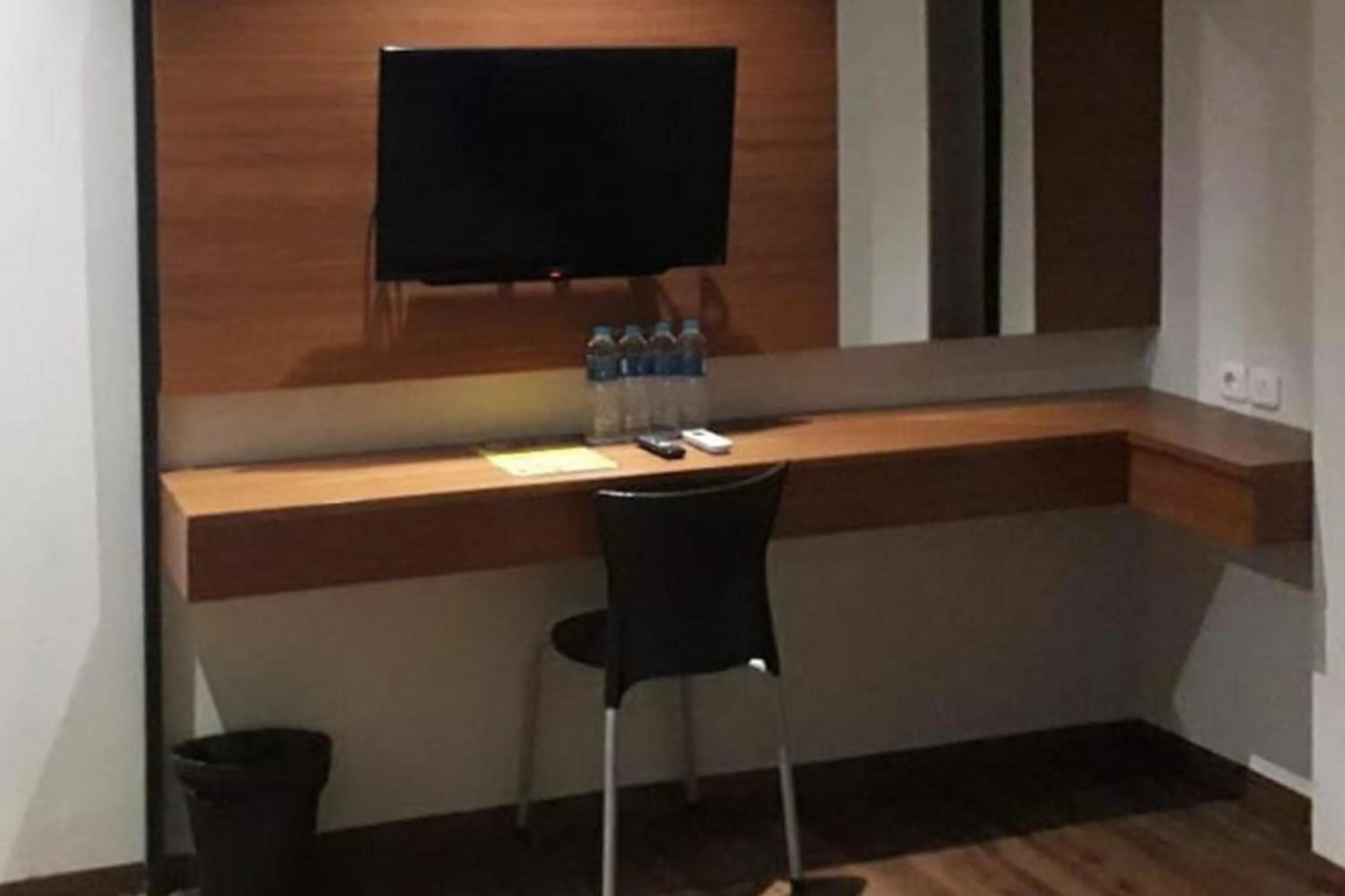 RedDoorz Plus @ Doorman Guest House