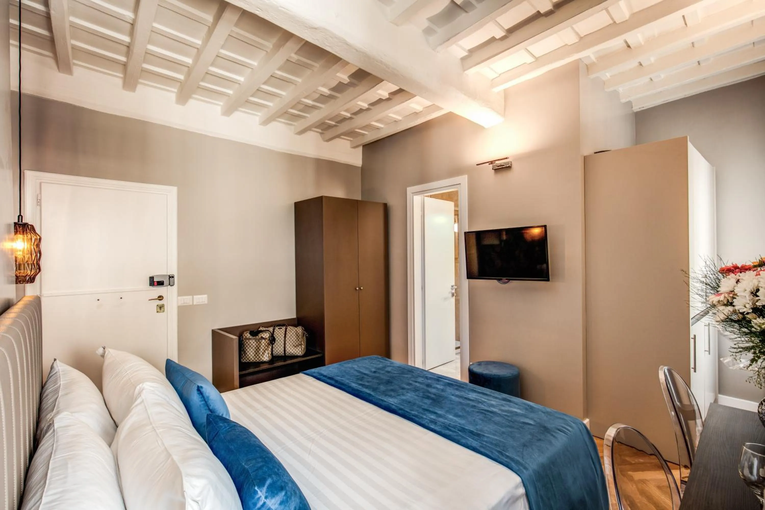 Bed in Maison d'Art Apartments - Maison d'Art Collection