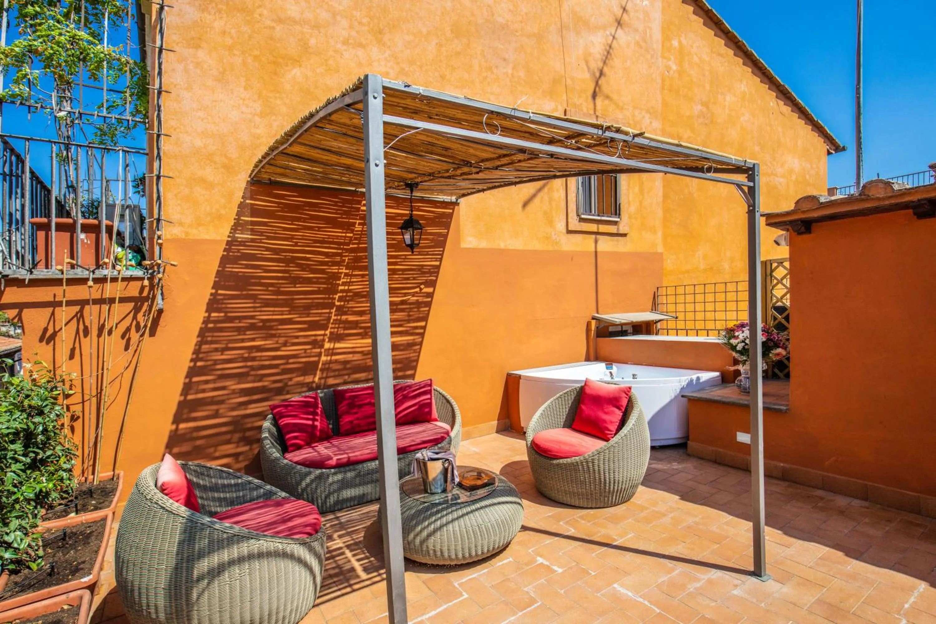 Hot Tub in Maison d'Art Apartments - Maison d'Art Collection