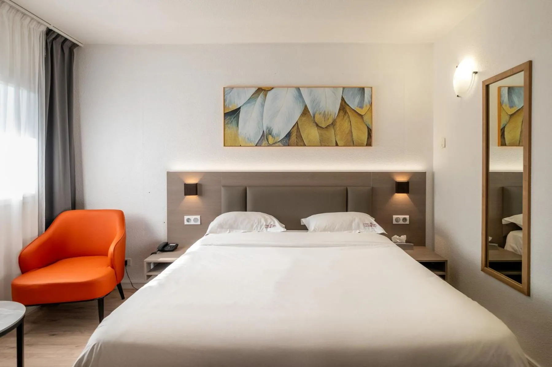 Bed in Hotel Tambourin