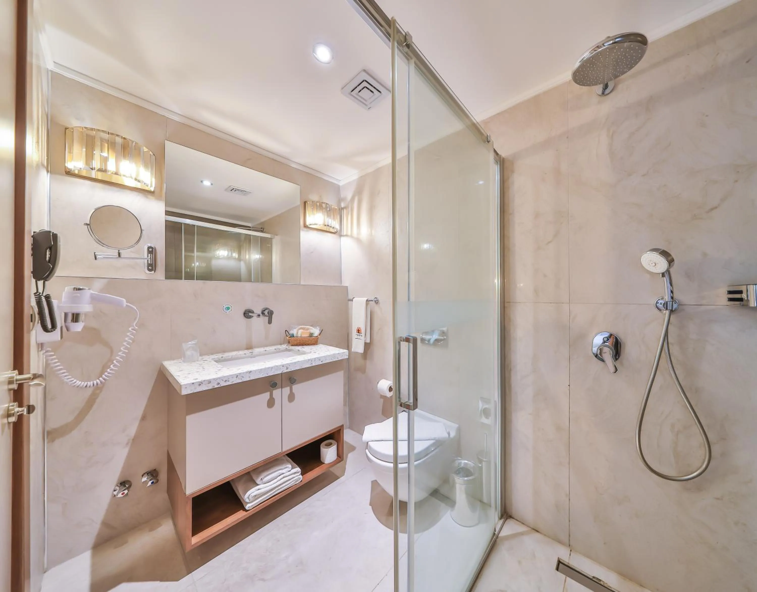 Bathroom in Molino Hotel