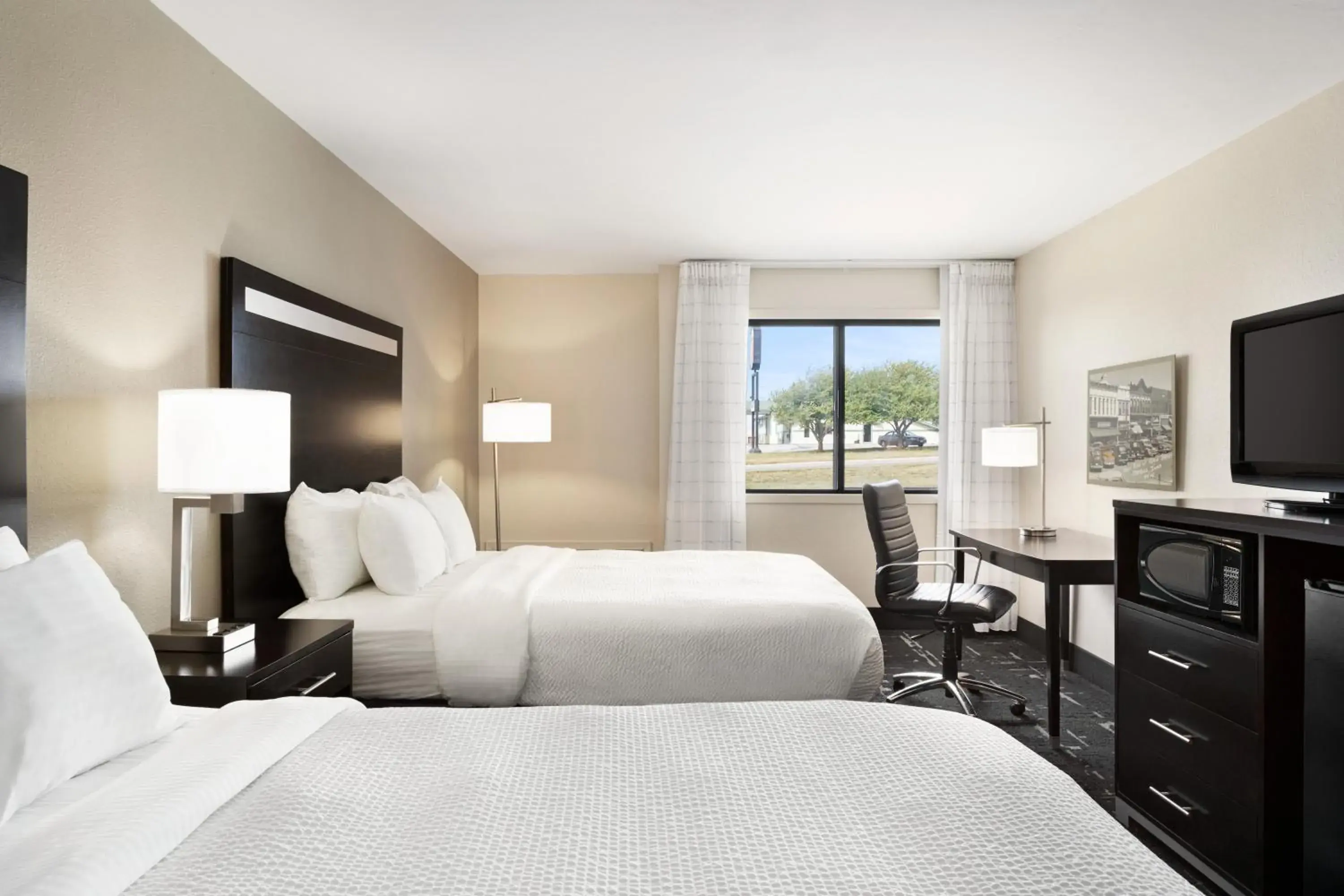 Queen Room with Two Queen Beds in Carrollton Hotel Queen Room with Two Queen Beds in Carrollton Hotel