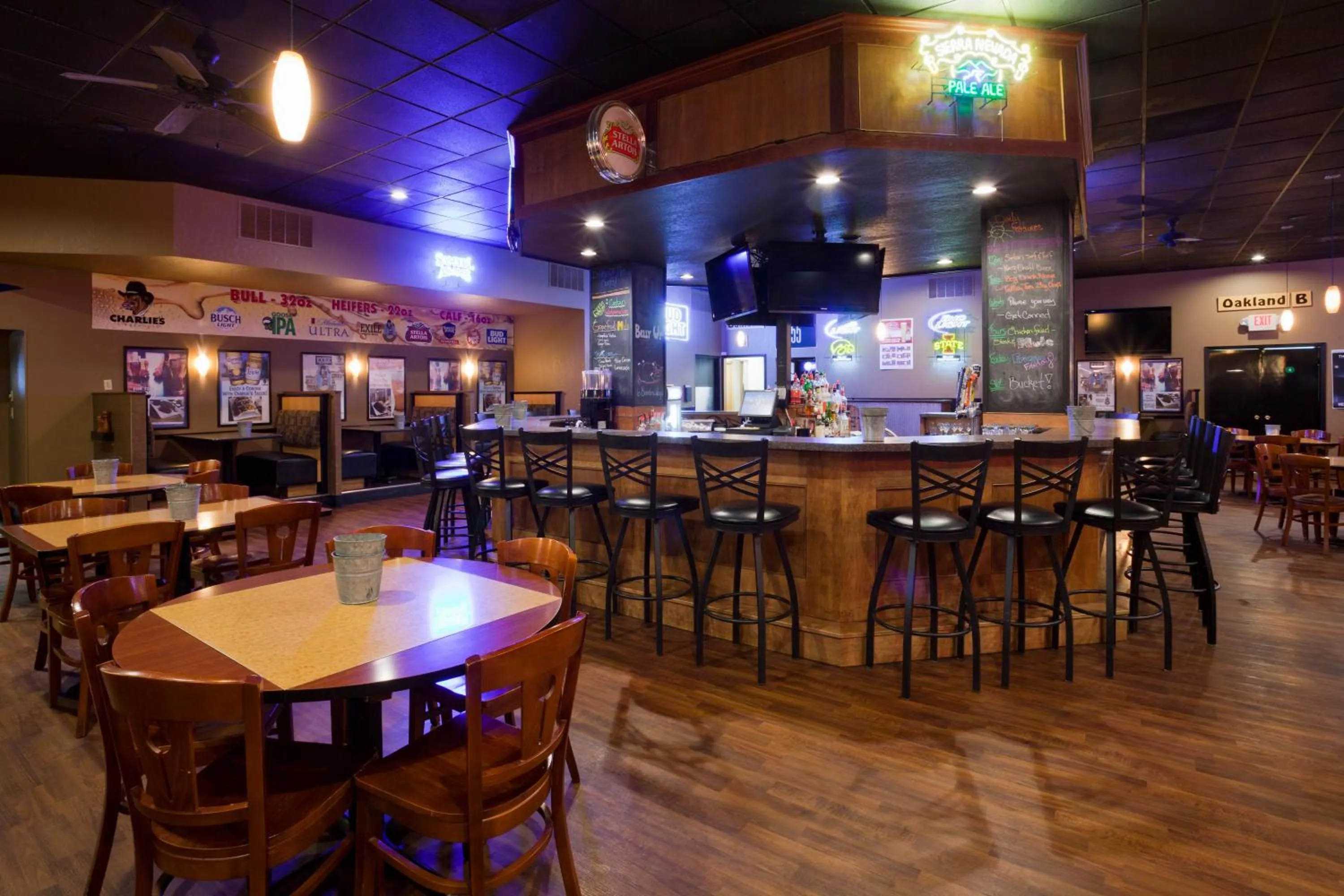 Restaurant/places to eat in Carrollton Hotel