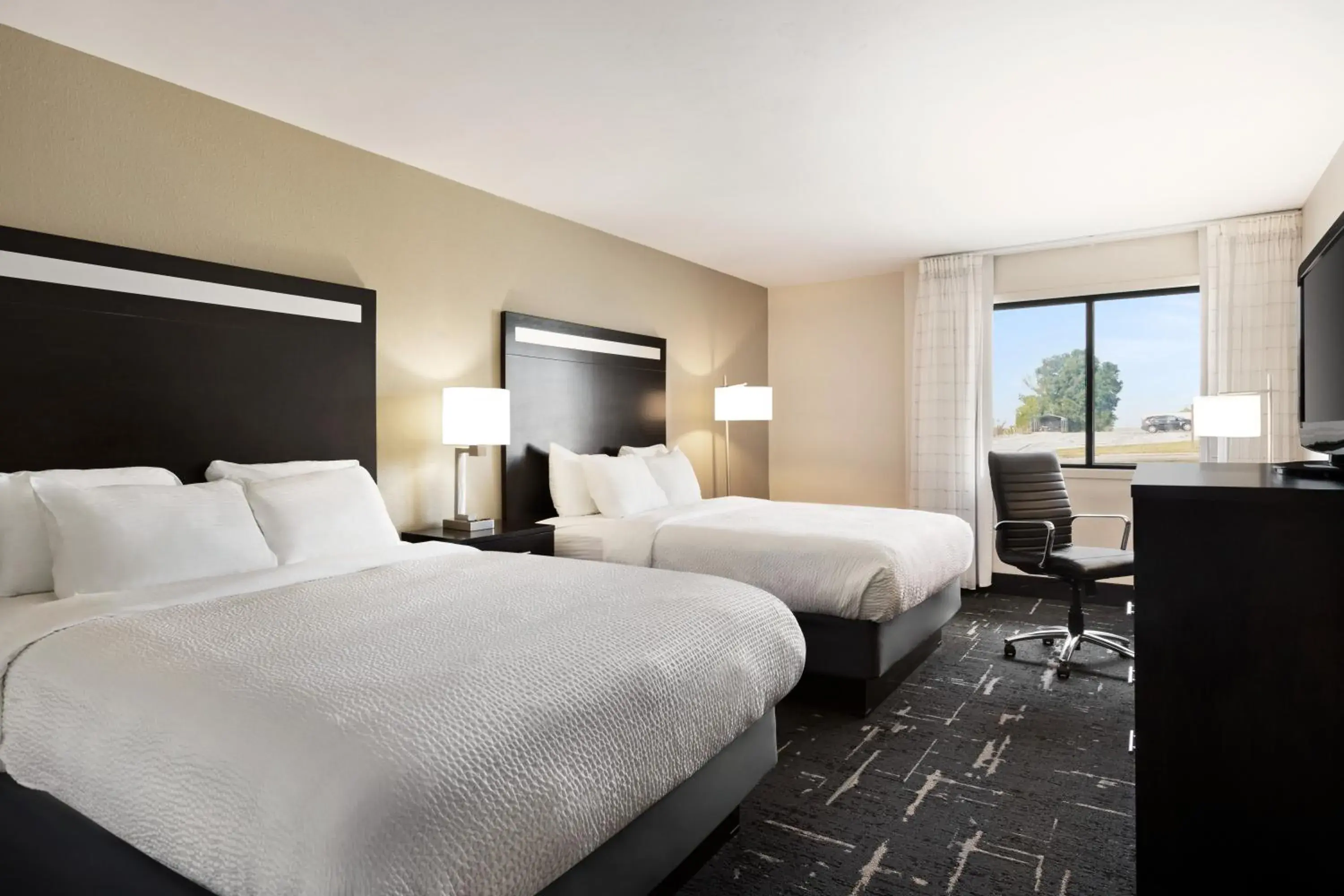 Standard Double Room in Carrollton Hotel Standard Double Room in Carrollton Hotel