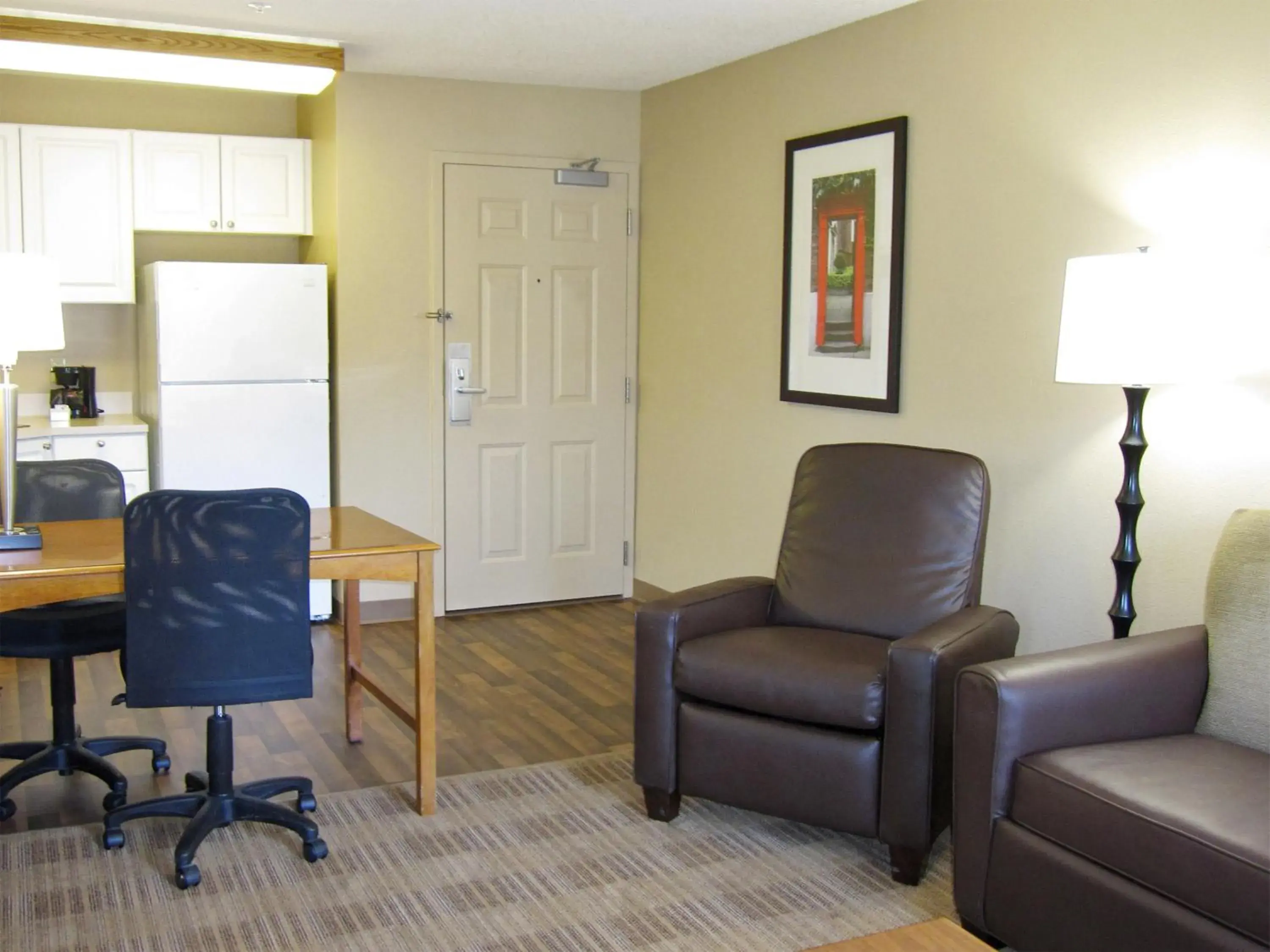 Kitchen or kitchenette, Seating Area in Extended Stay America Suites - Boston - Westborough - East Main Street