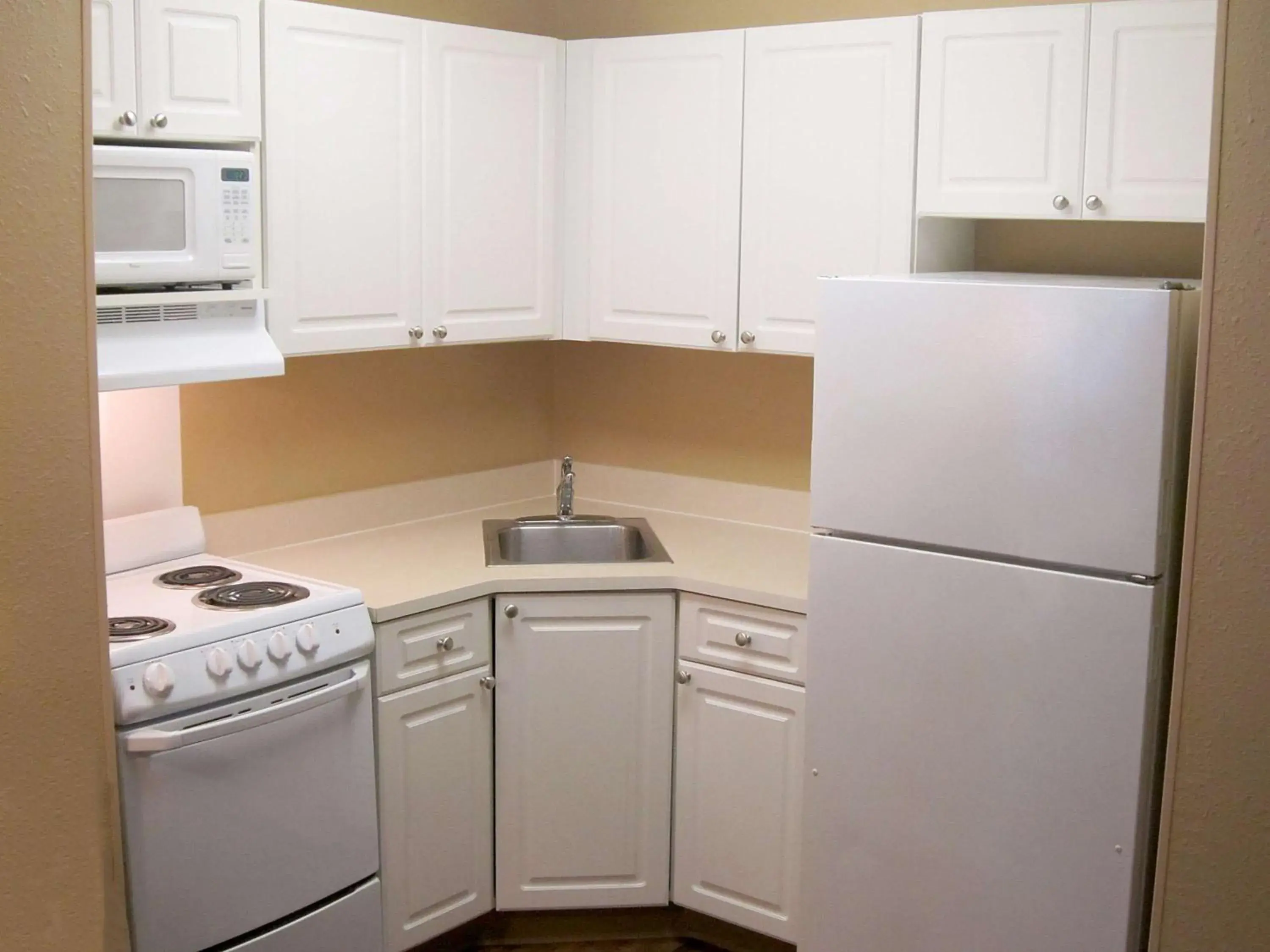 Kitchen or kitchenette, Kitchen/Kitchenette in Extended Stay America Suites - Boston - Westborough - East Main Street