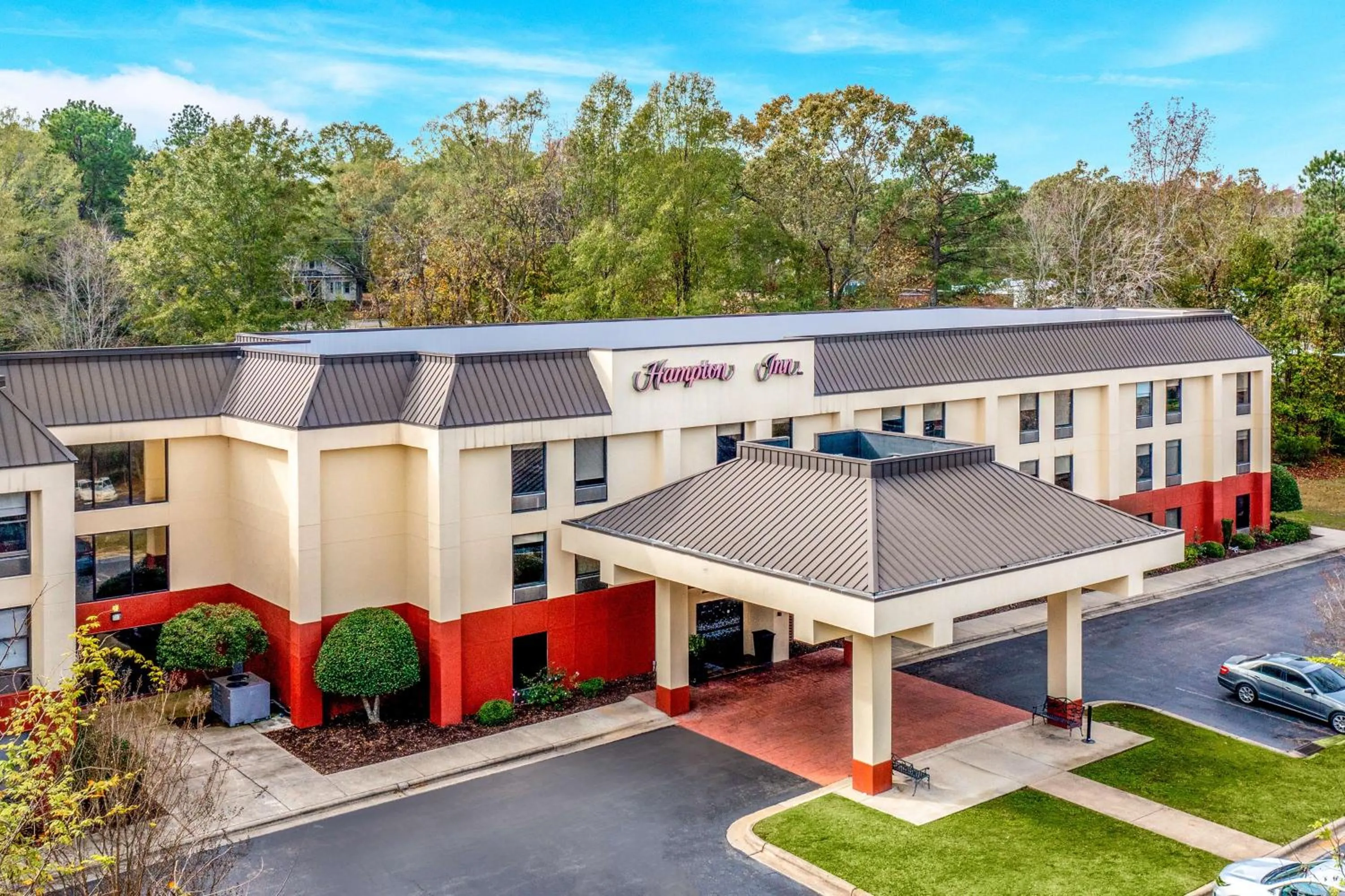 Property building in Hampton Inn Sanford