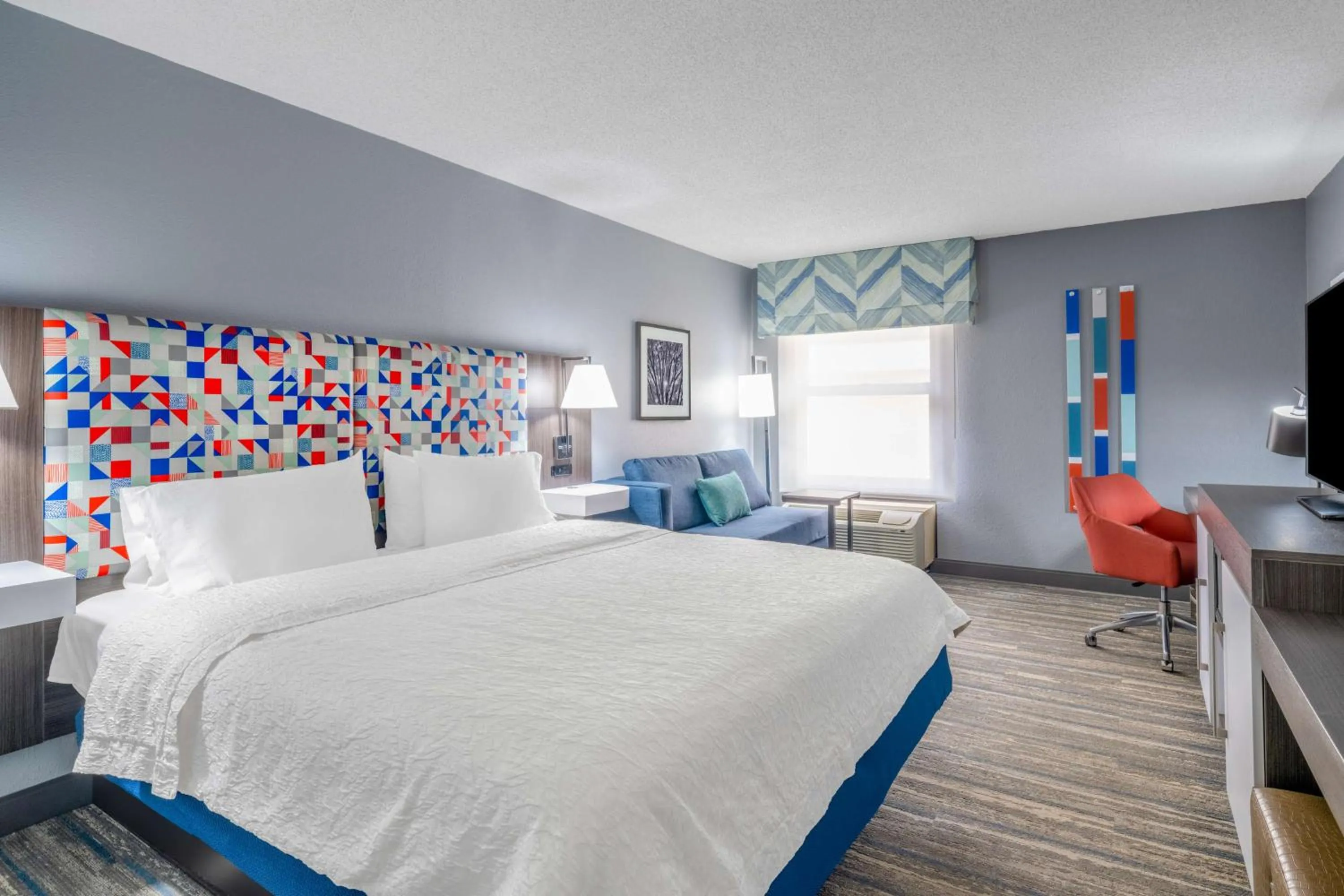 Bedroom, Bed in Hampton Inn Sanford