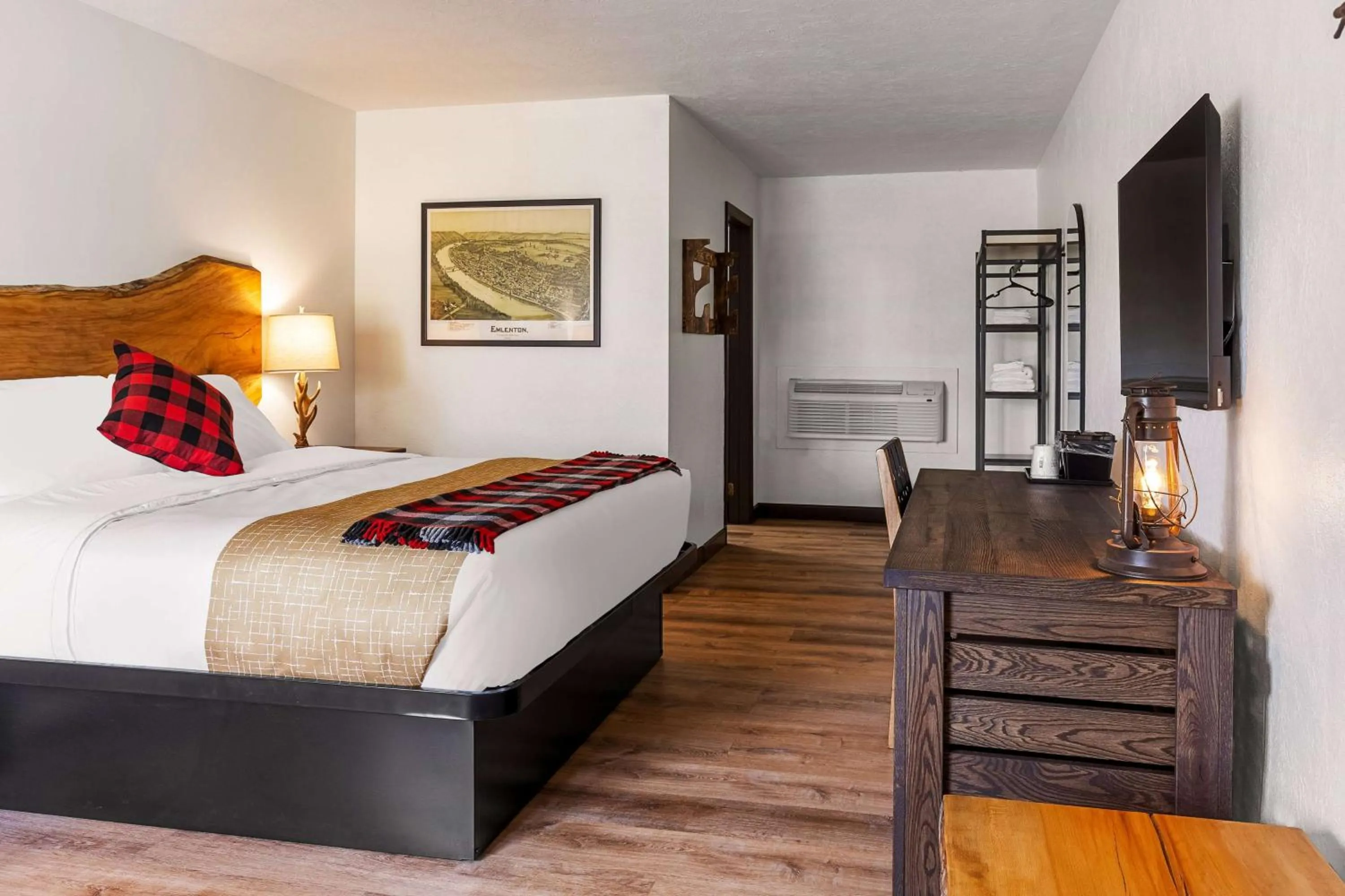 Photo of the whole room, Bed in Travelodge by Wyndham Emlenton