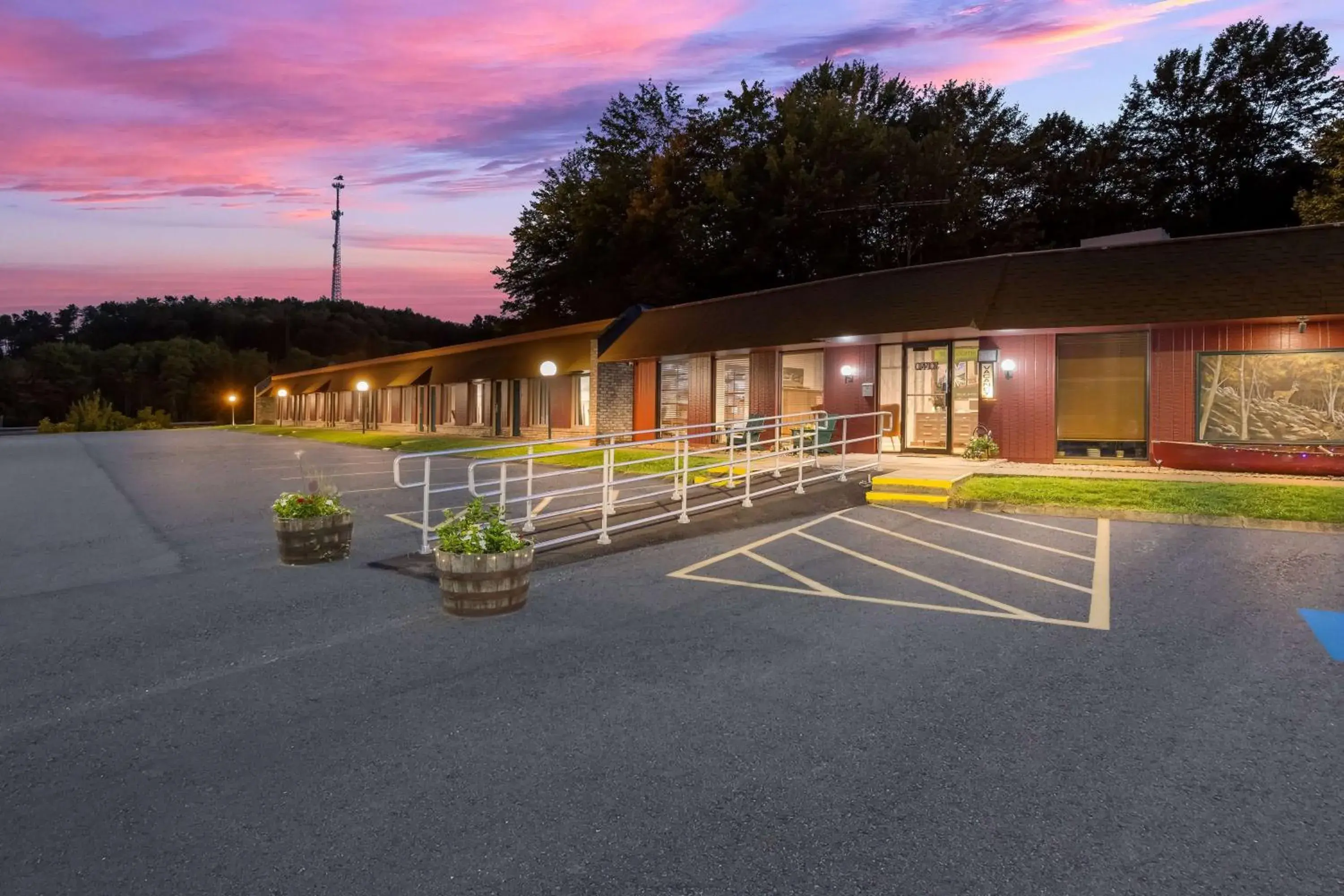 Property building in Travelodge by Wyndham Emlenton Property building in Travelodge by Wyndham Emlenton