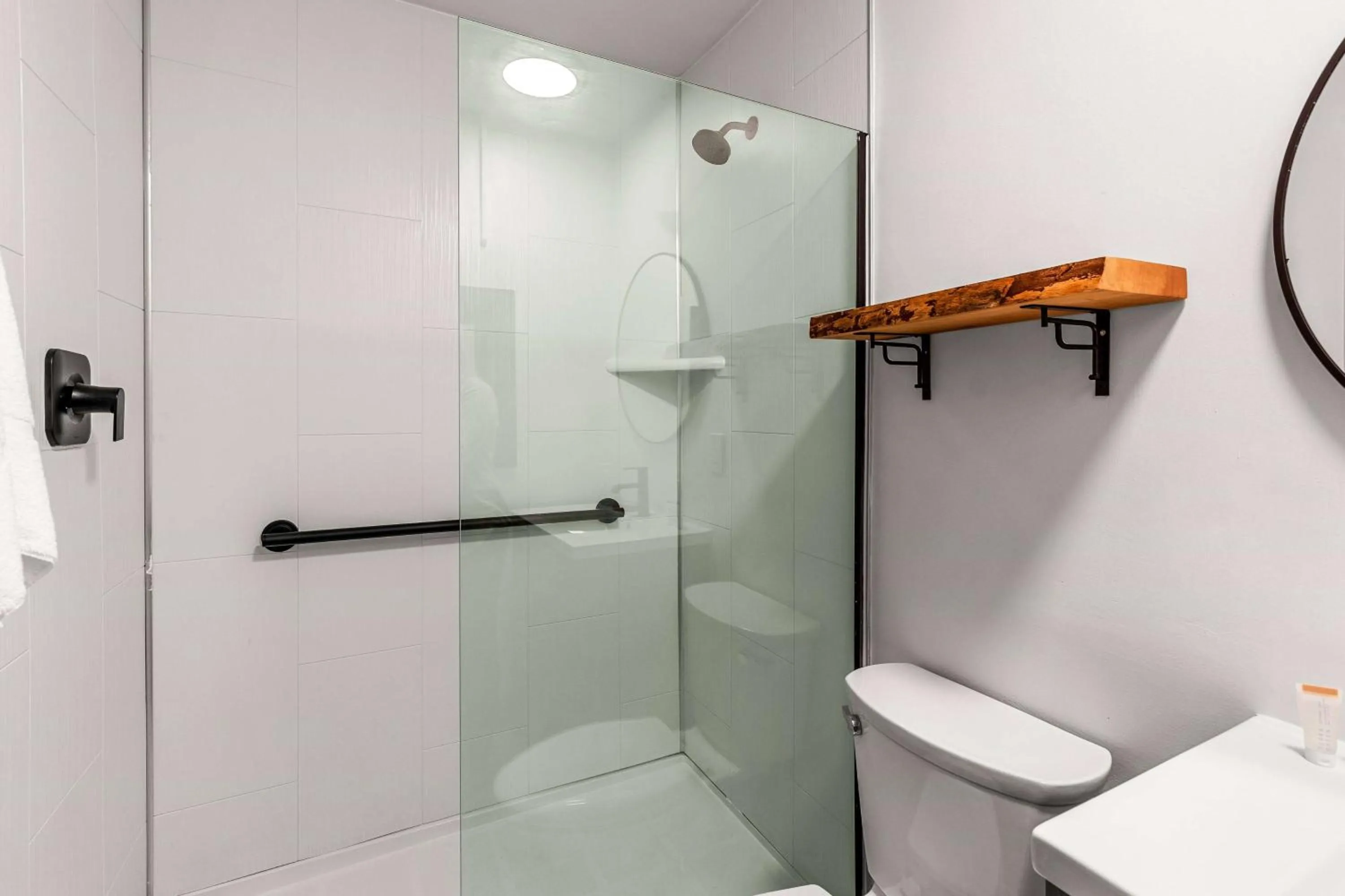 TV and multimedia in Travelodge by Wyndham Emlenton