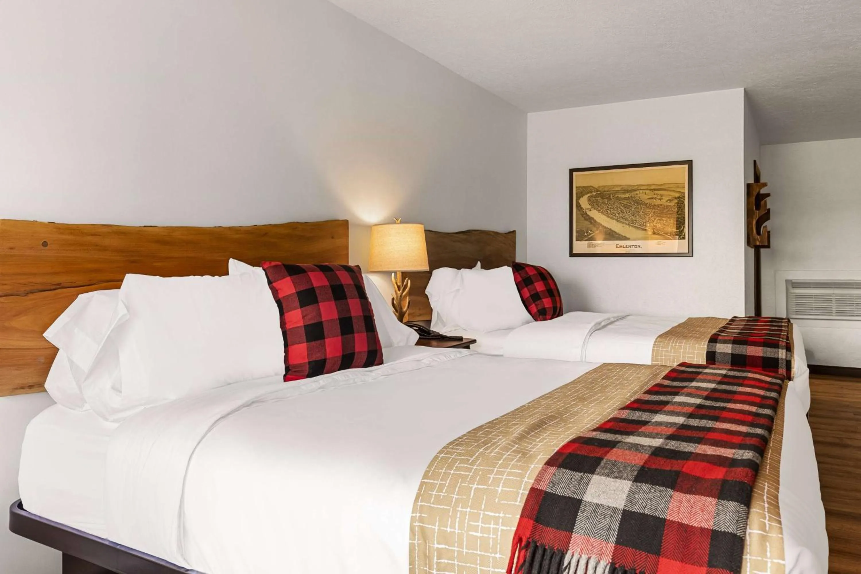 Photo of the whole room, Bed in Travelodge by Wyndham Emlenton