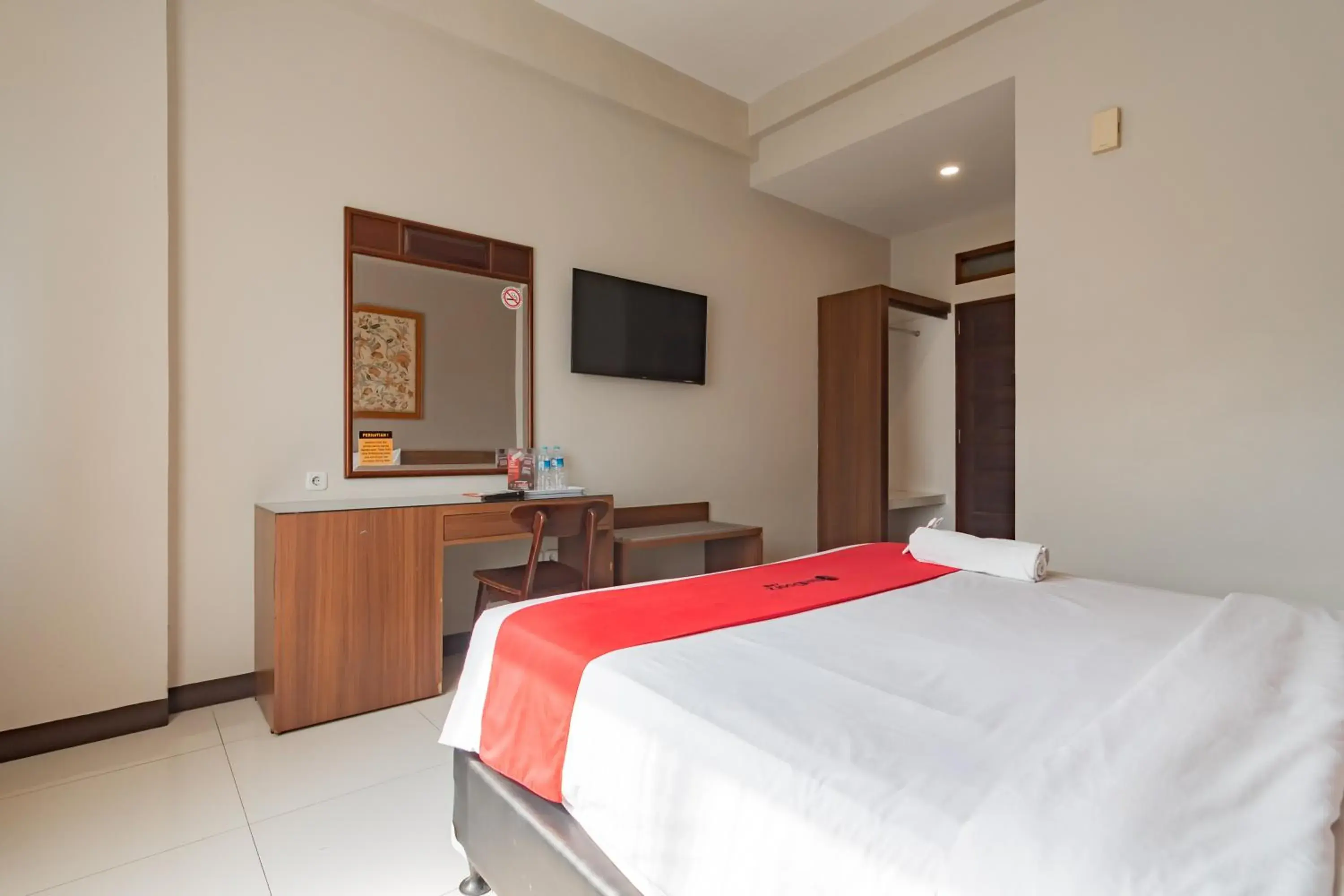 Bedroom, Bed in RedDoorz near Simpang Dago 2 Bedroom, Bed in RedDoorz near Simpang Dago 2