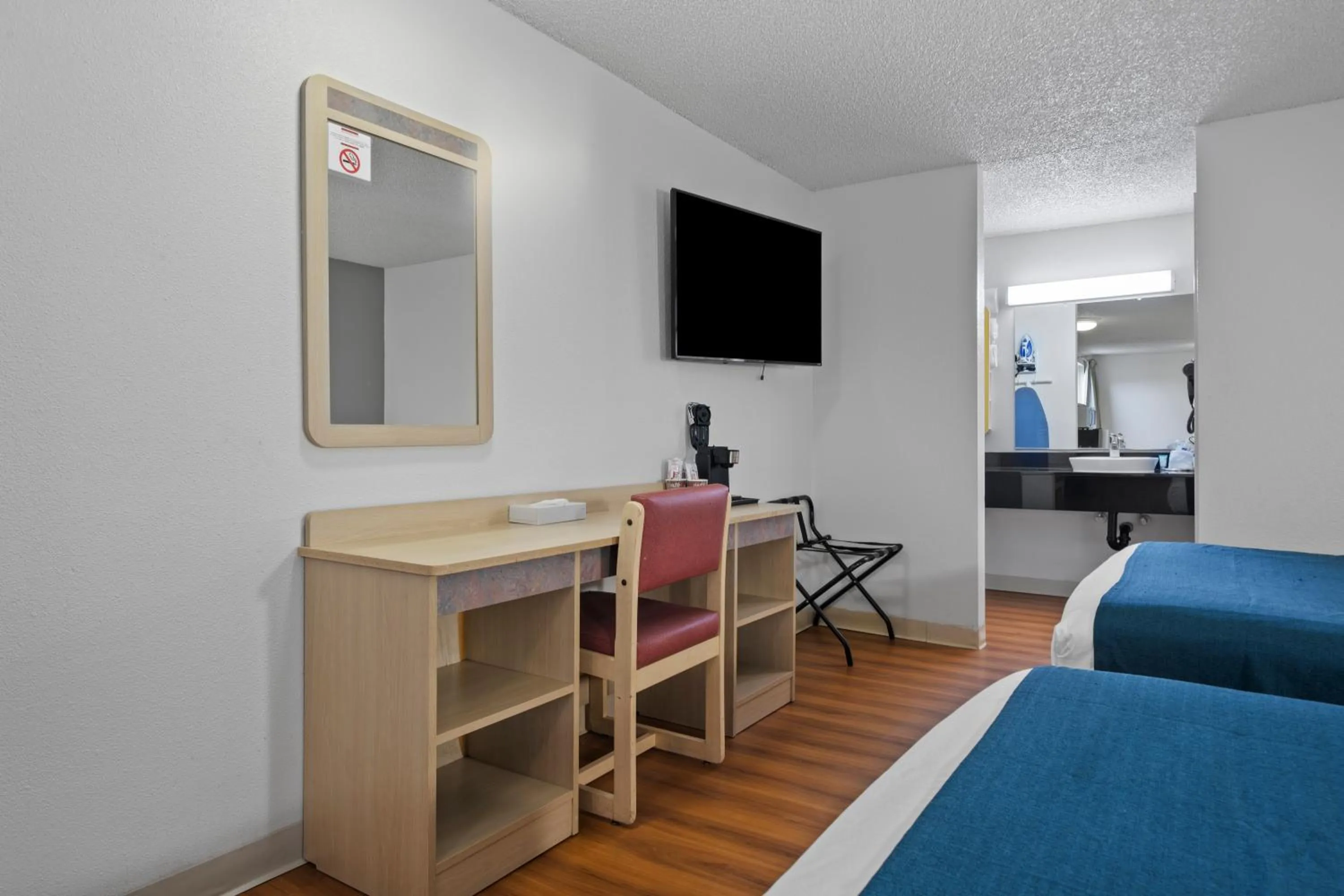 Bed in Motel 6 Clarkston WA