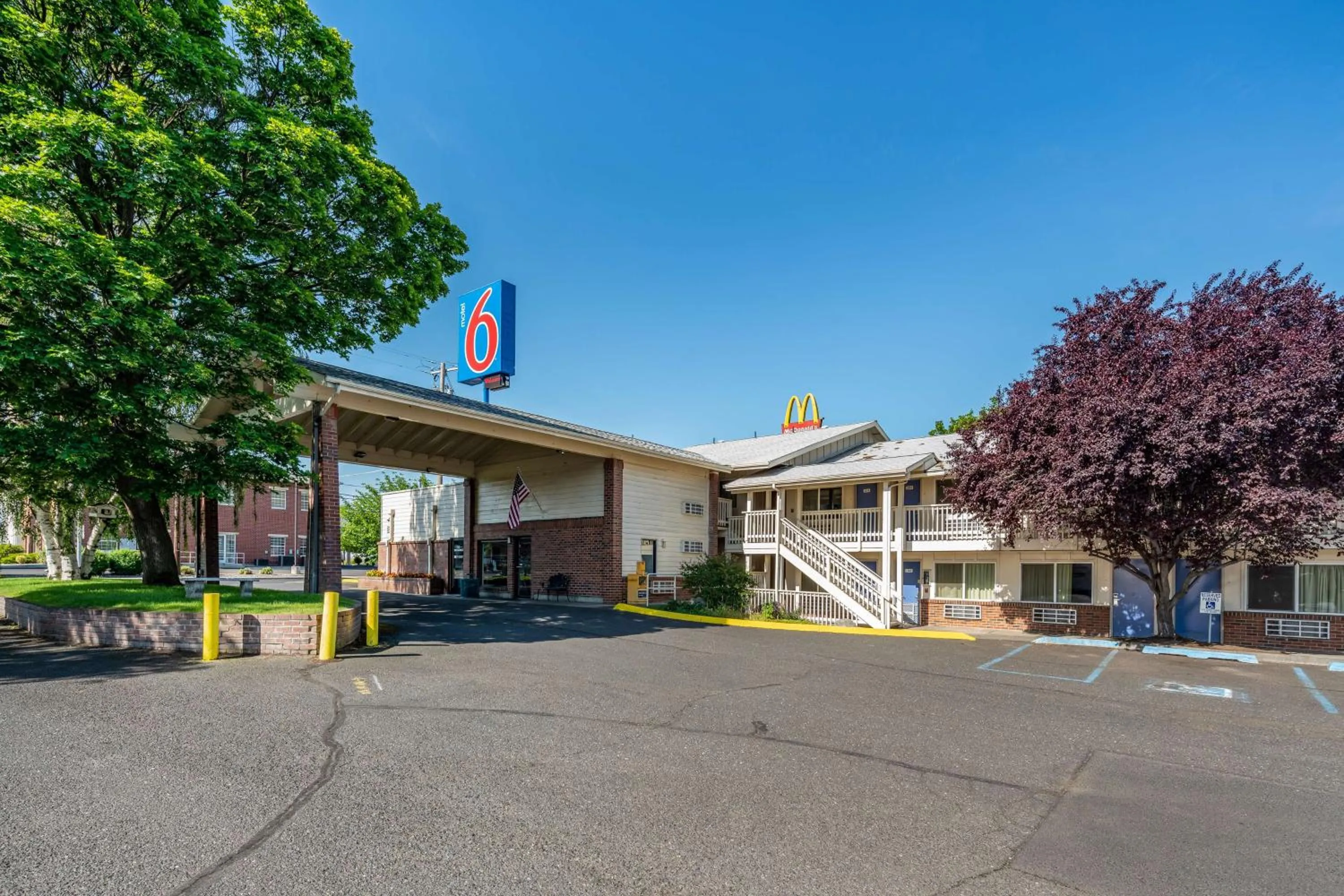 Property building in Motel 6 Clarkston WA