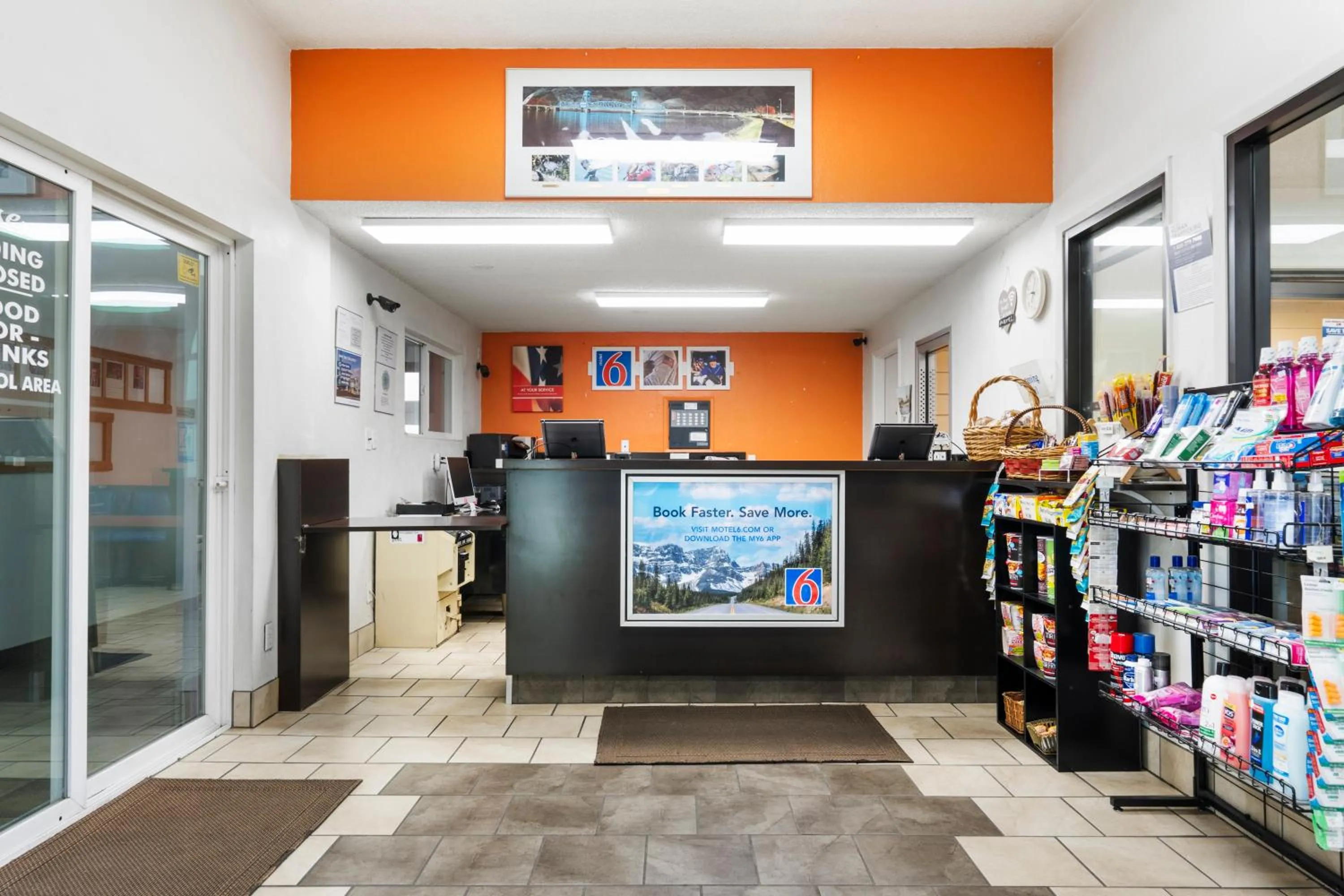 Lobby or reception in Motel 6 Clarkston WA