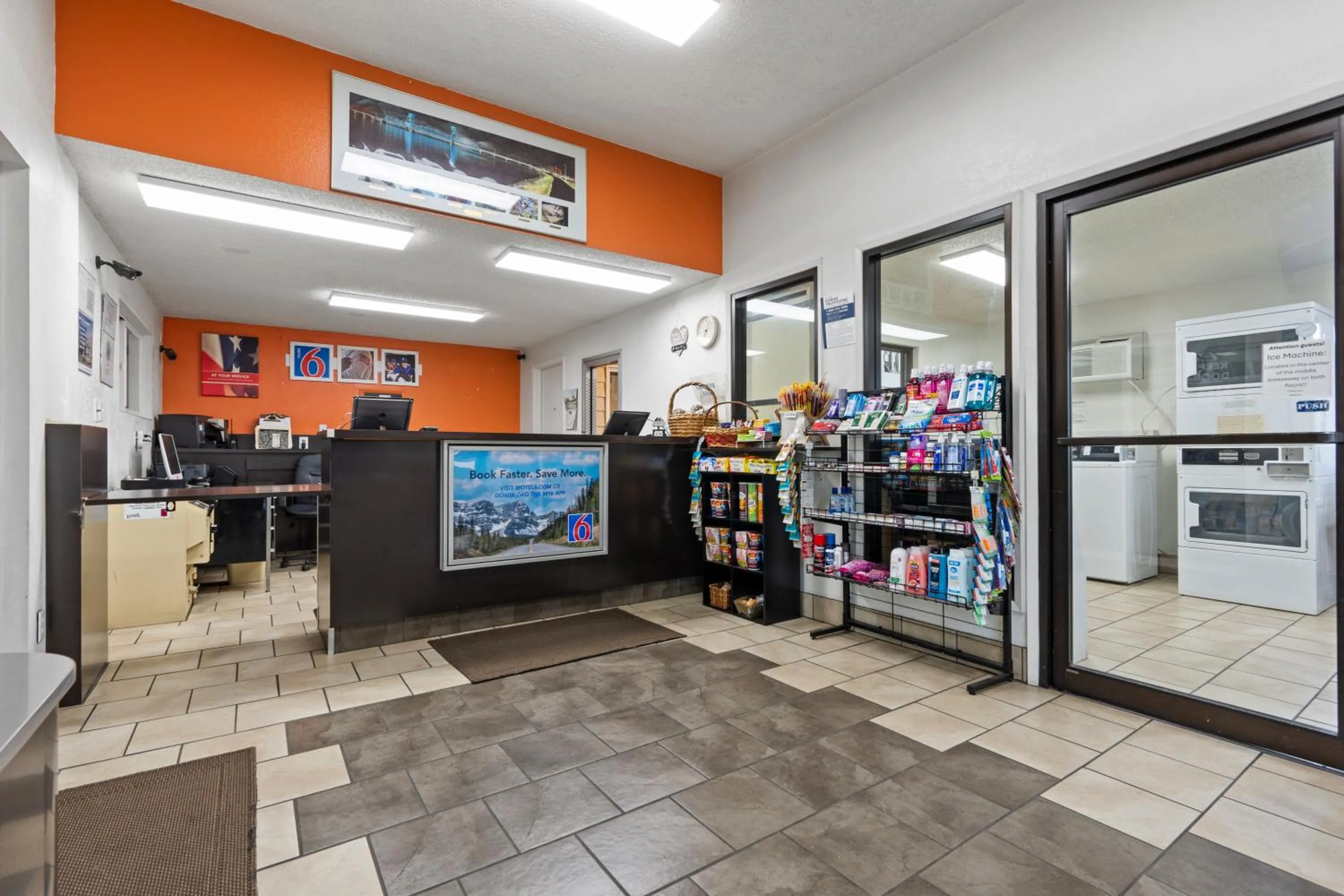 Lobby or reception in Motel 6 Clarkston WA