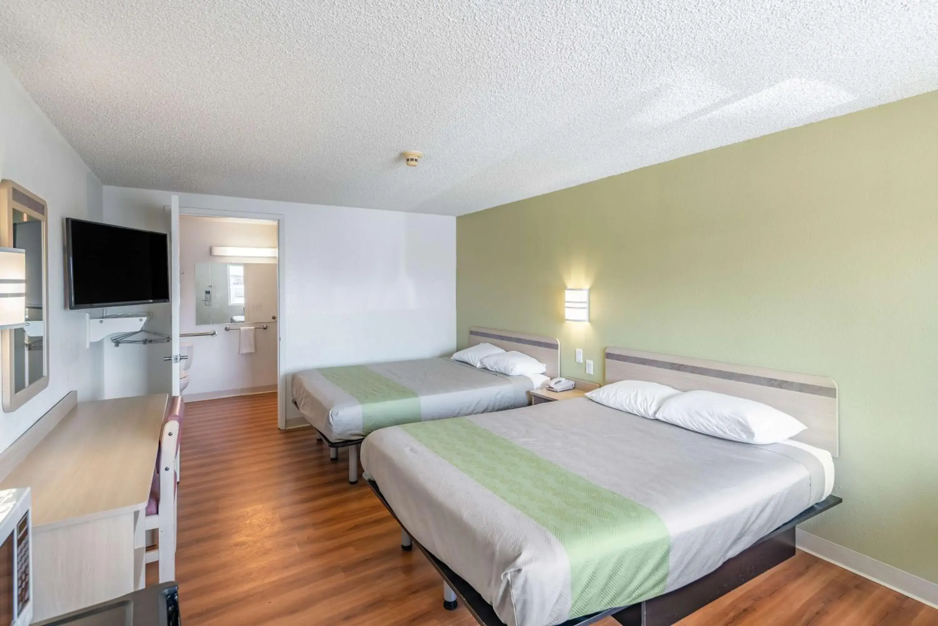 Photo of the whole room, Bed in Motel 6 Clarkston WA Photo of the whole room, Bed in Motel 6 Clarkston WA