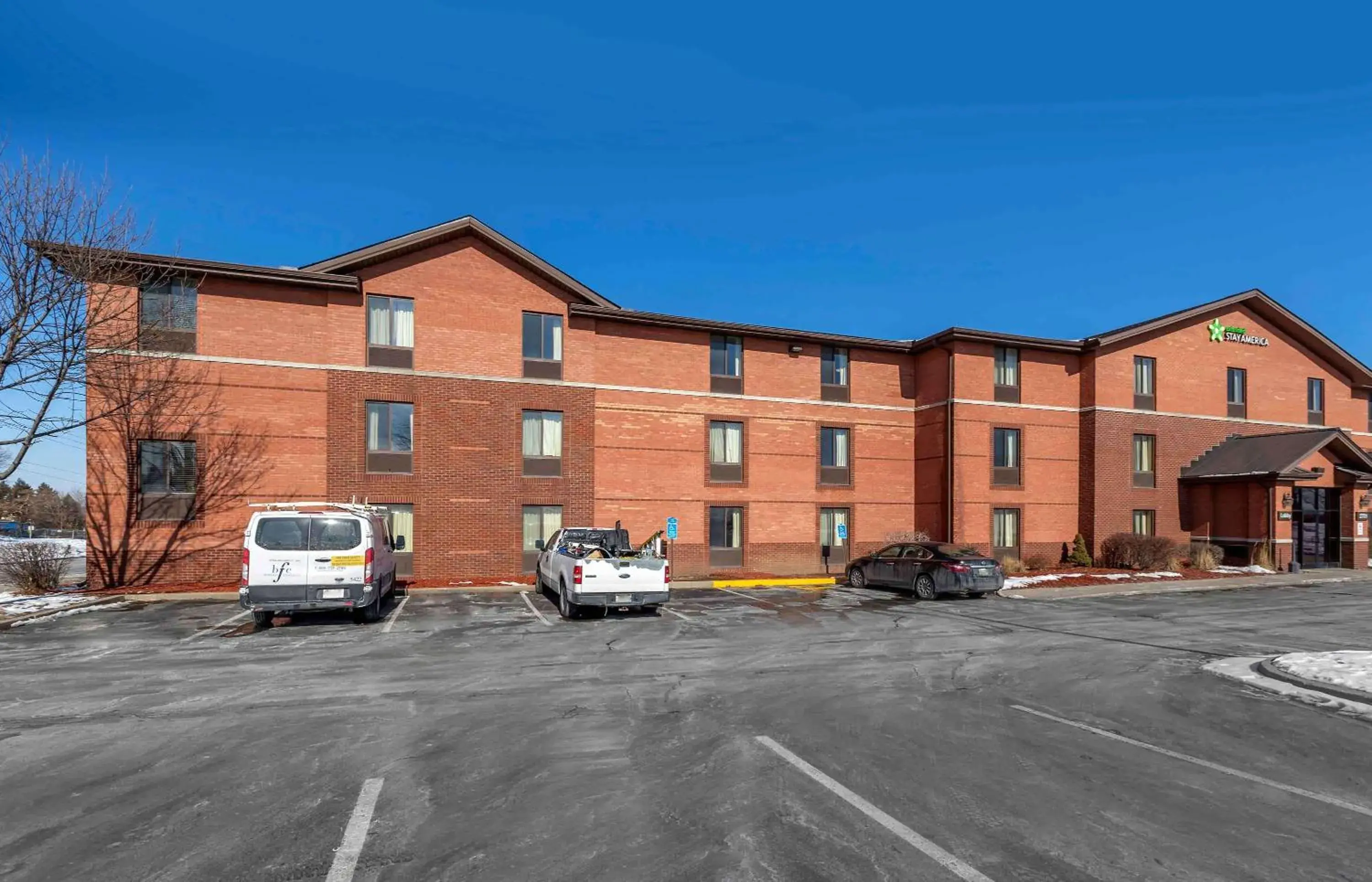 Property building in Extended Stay America Select Suites - Des Moines - West Des Moines Property building in Extended Stay America Select Suites - Des Moines - West Des Moines