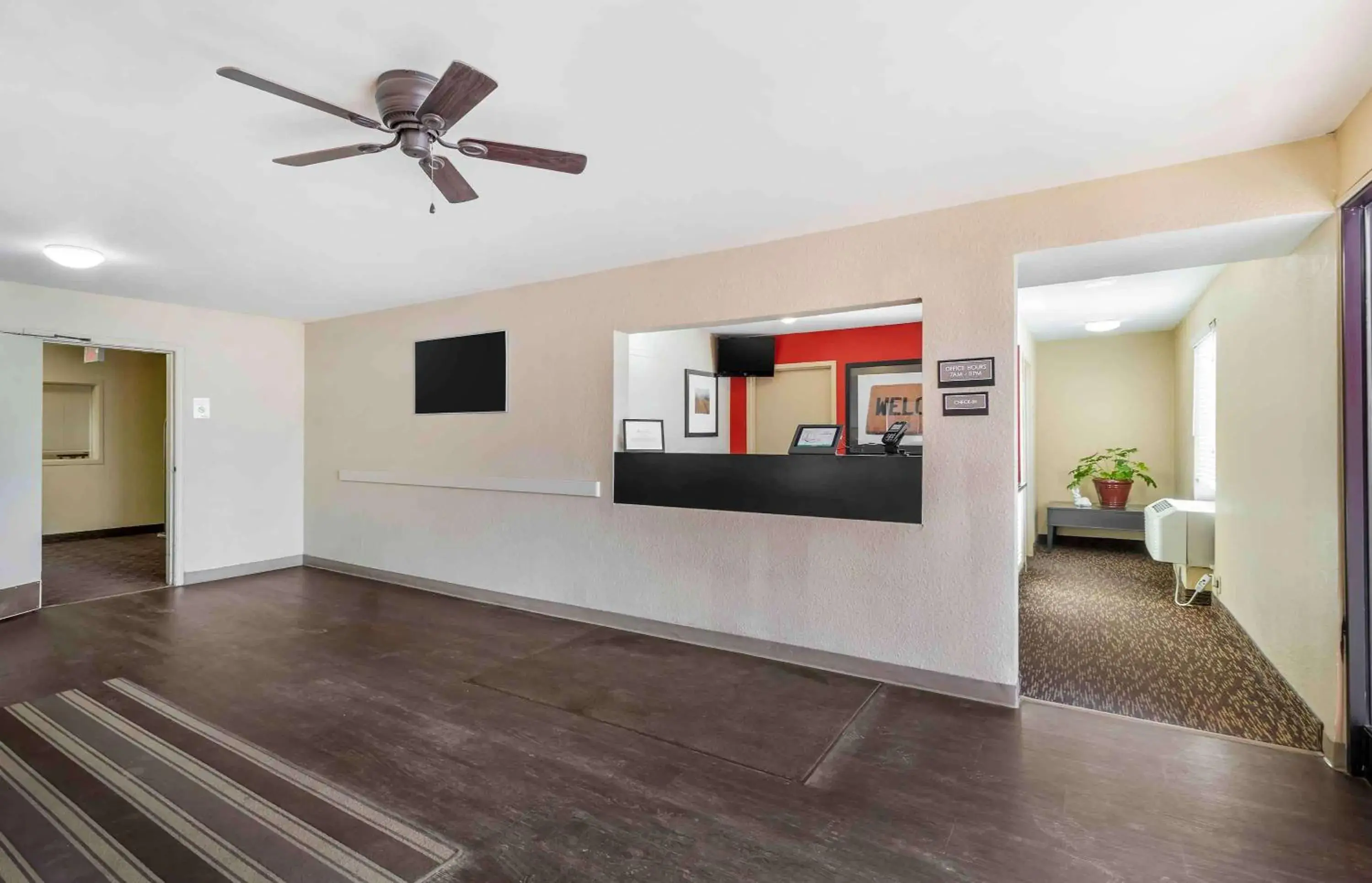 Lobby or reception in Extended Stay America Select Suites - Des Moines - West Des Moines Lobby or reception in Extended Stay America Select Suites - Des Moines - West Des Moines