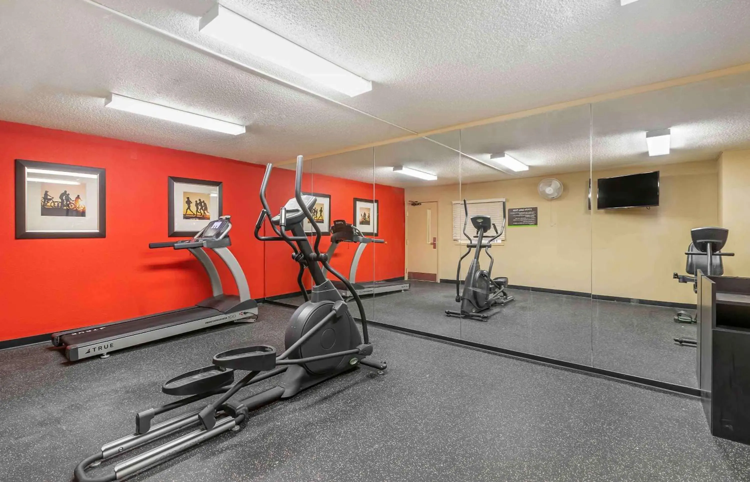 Fitness centre/facilities in Extended Stay America Select Suites - Des Moines - West Des Moines Fitness centre/facilities in Extended Stay America Select Suites - Des Moines - West Des Moines