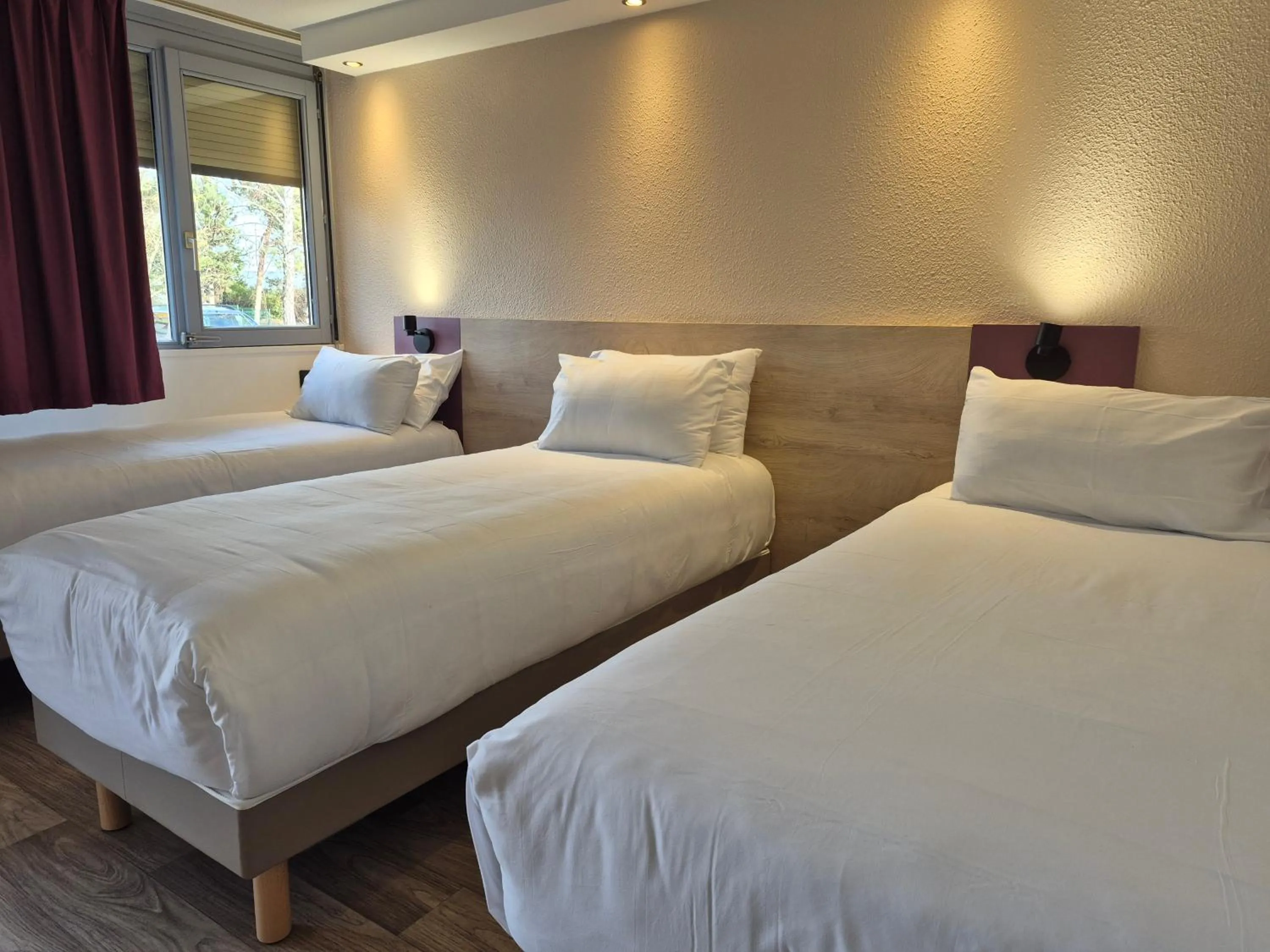 Bed in Kyriad Meaux Sud Nanteuil Les Meaux