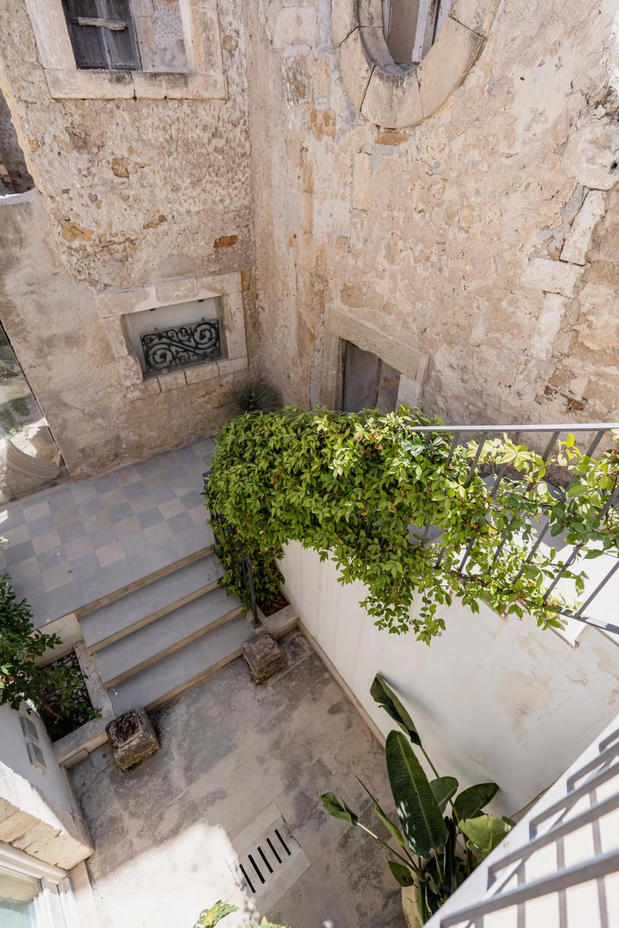 Inner courtyard view in Isabella di Castiglia Apartments
