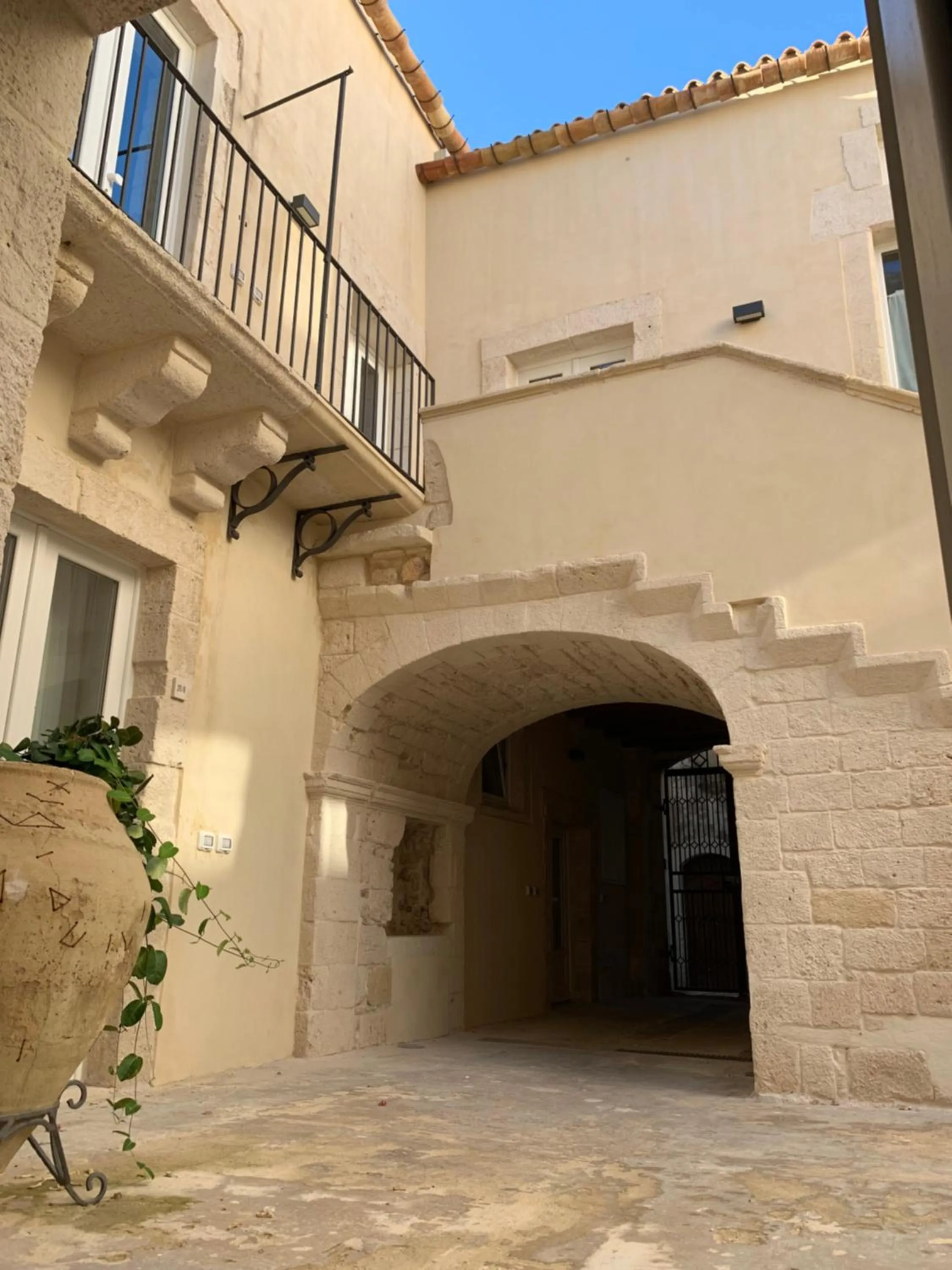 Property building in Isabella di Castiglia Apartments