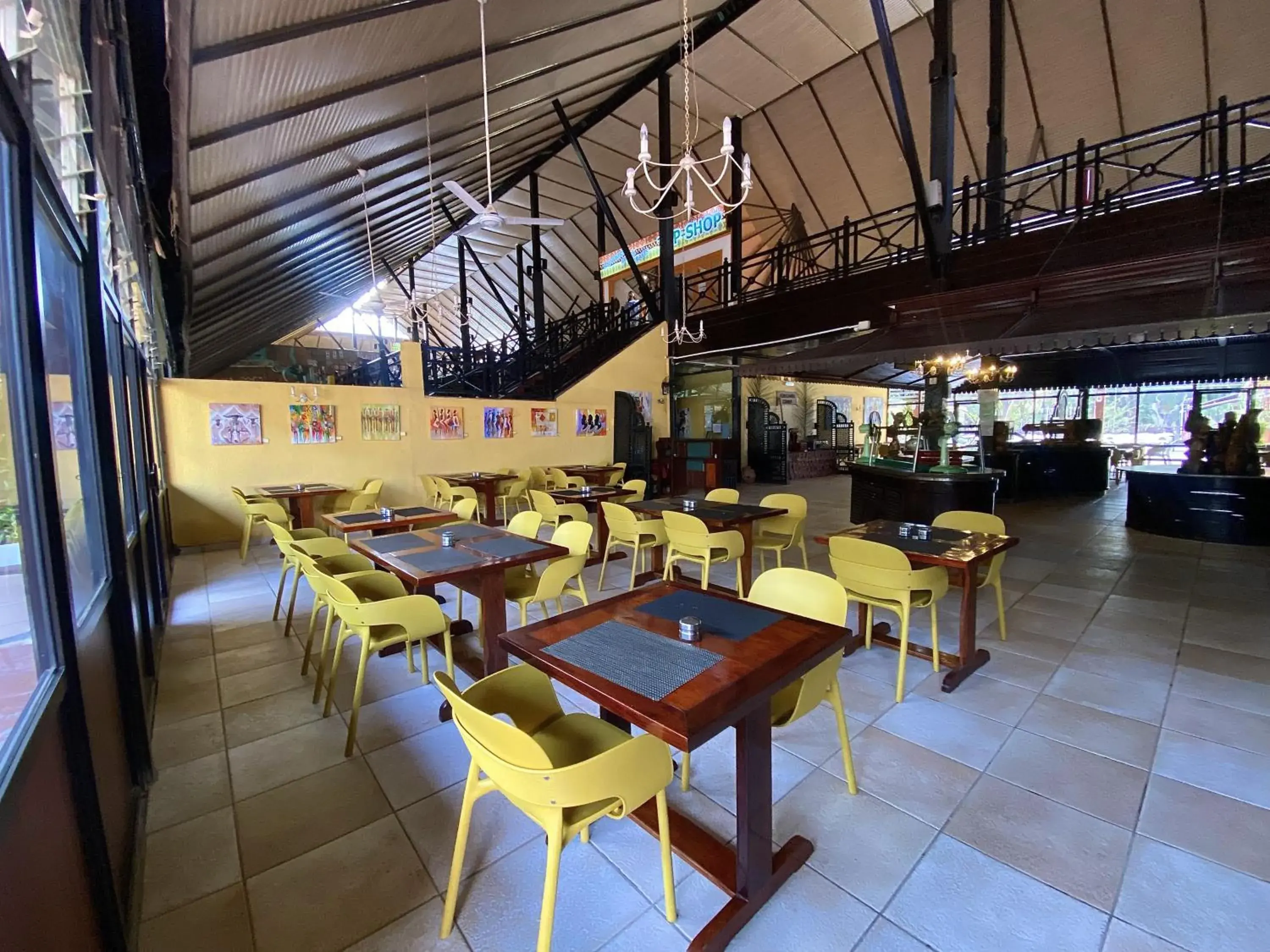 Restaurant/places to eat in Senegambia Beach Hotel Restaurant/places to eat in Senegambia Beach Hotel