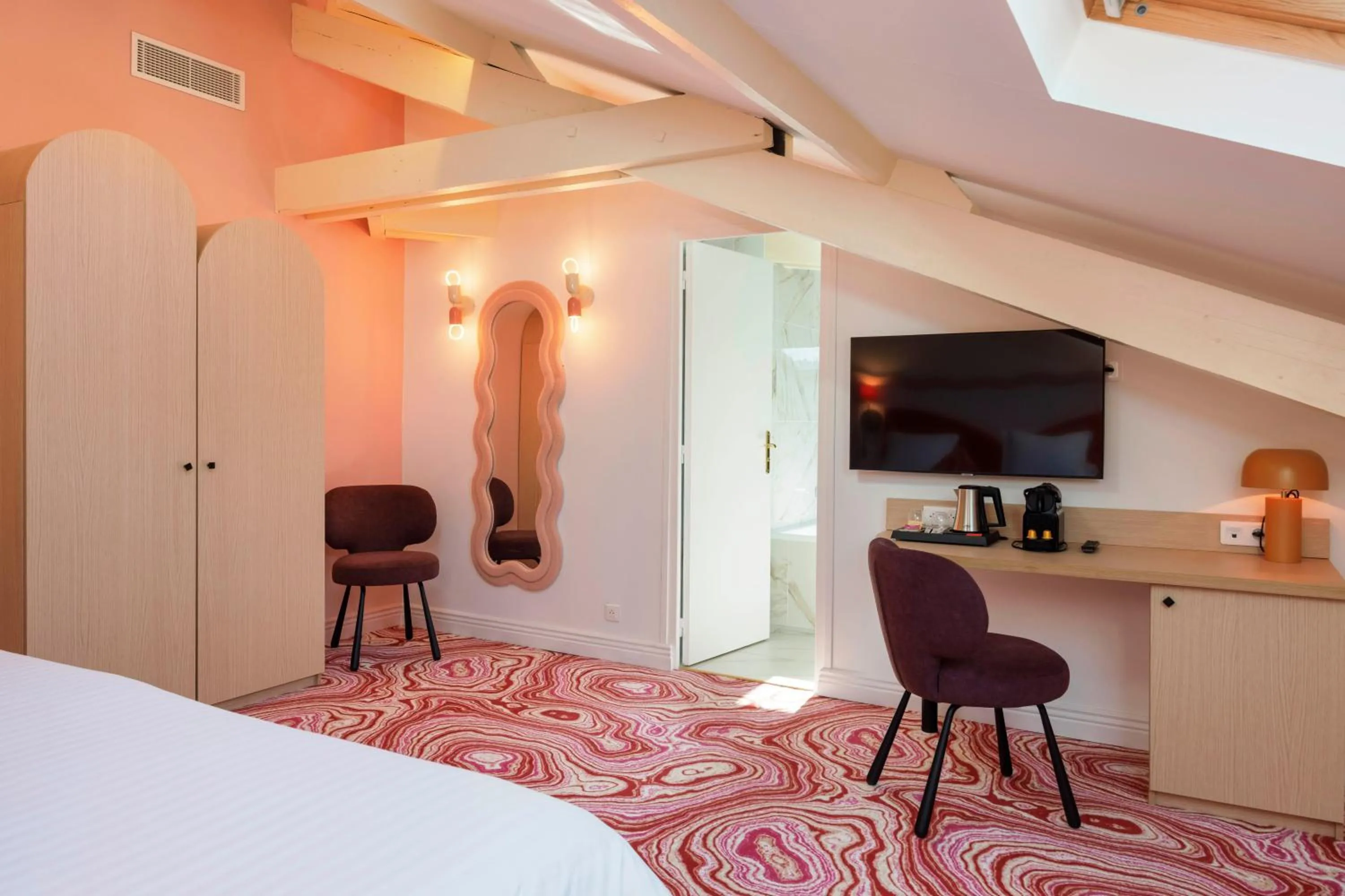 Photo of the whole room, Bed in Best Western Hotel Lakmi Nice