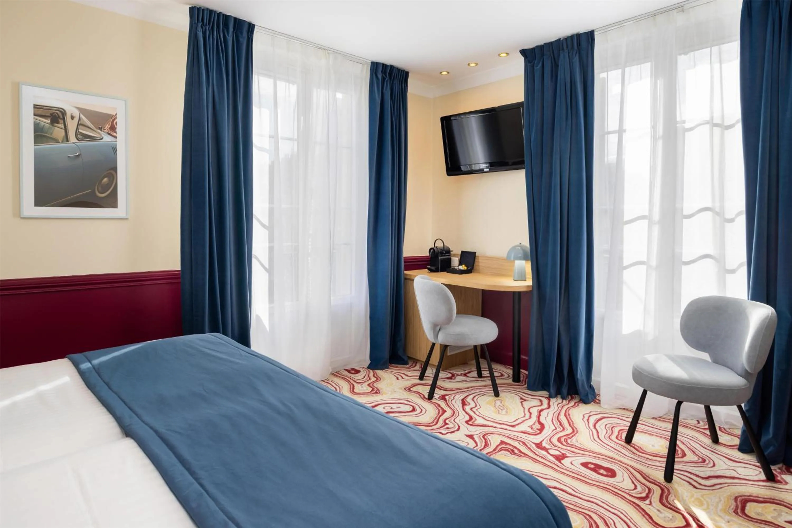 Photo of the whole room, Bed in Best Western Hotel Lakmi Nice