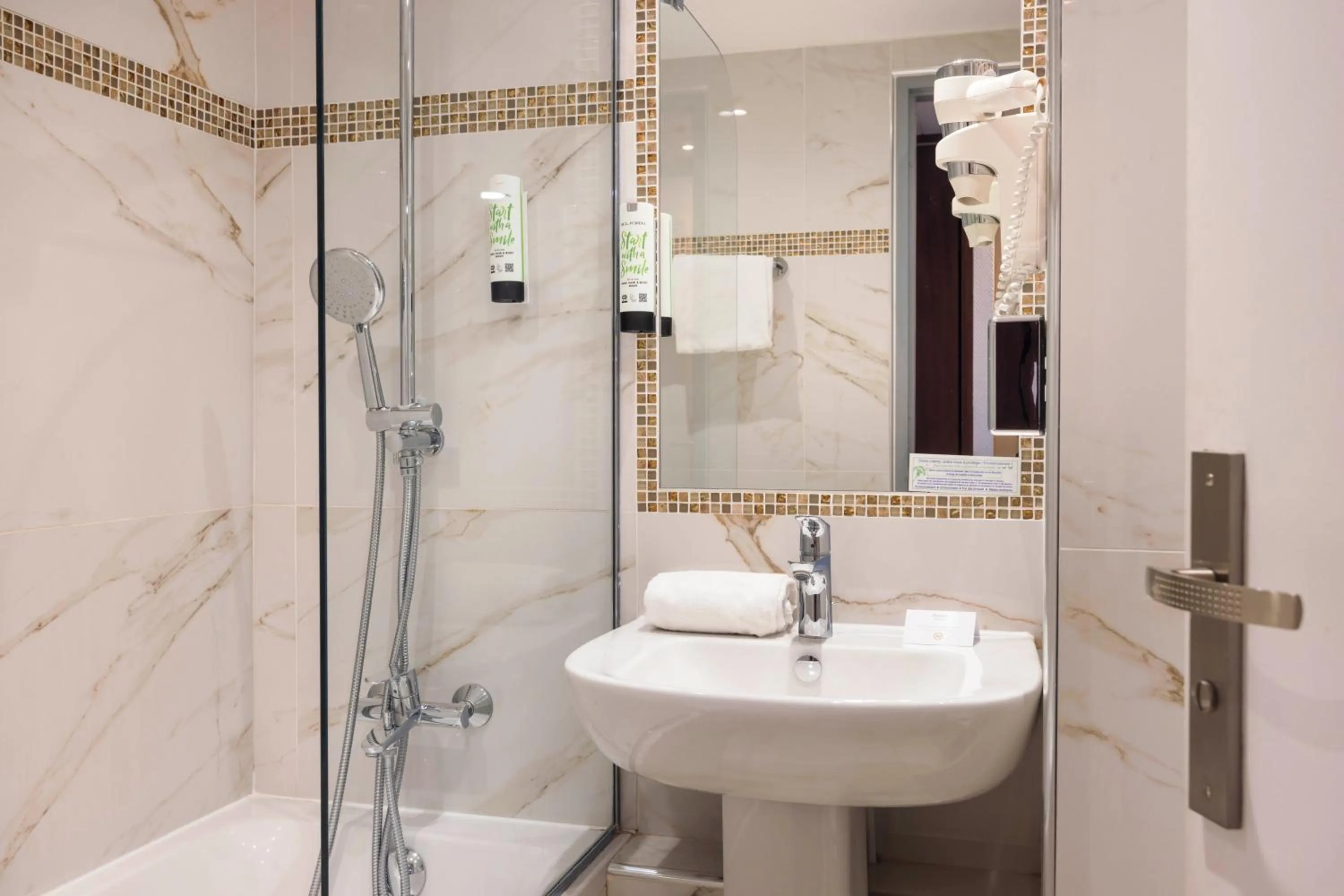 Shower in Best Western Hotel Lakmi Nice