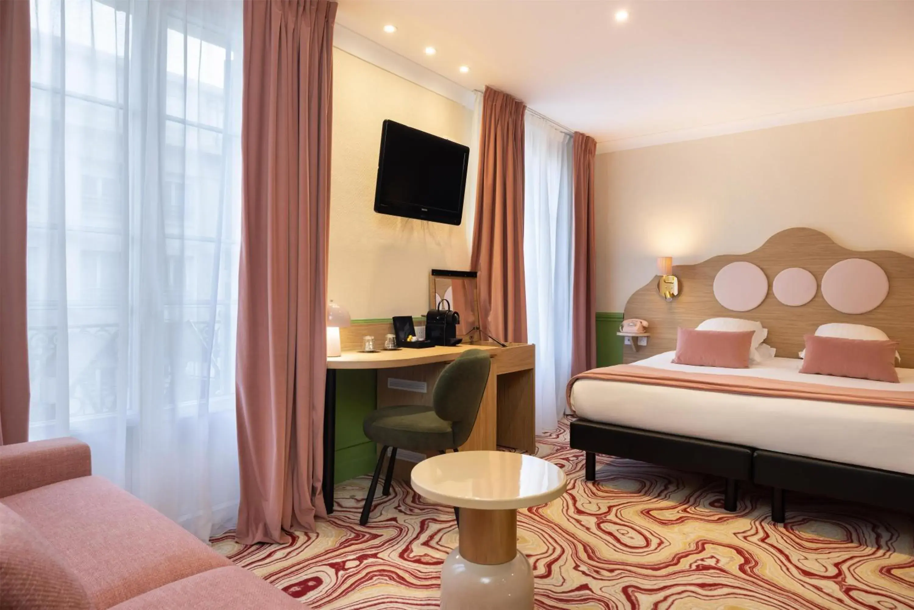 Photo of the whole room, Bed in Best Western Hotel Lakmi Nice Photo of the whole room, Bed in Best Western Hotel Lakmi Nice