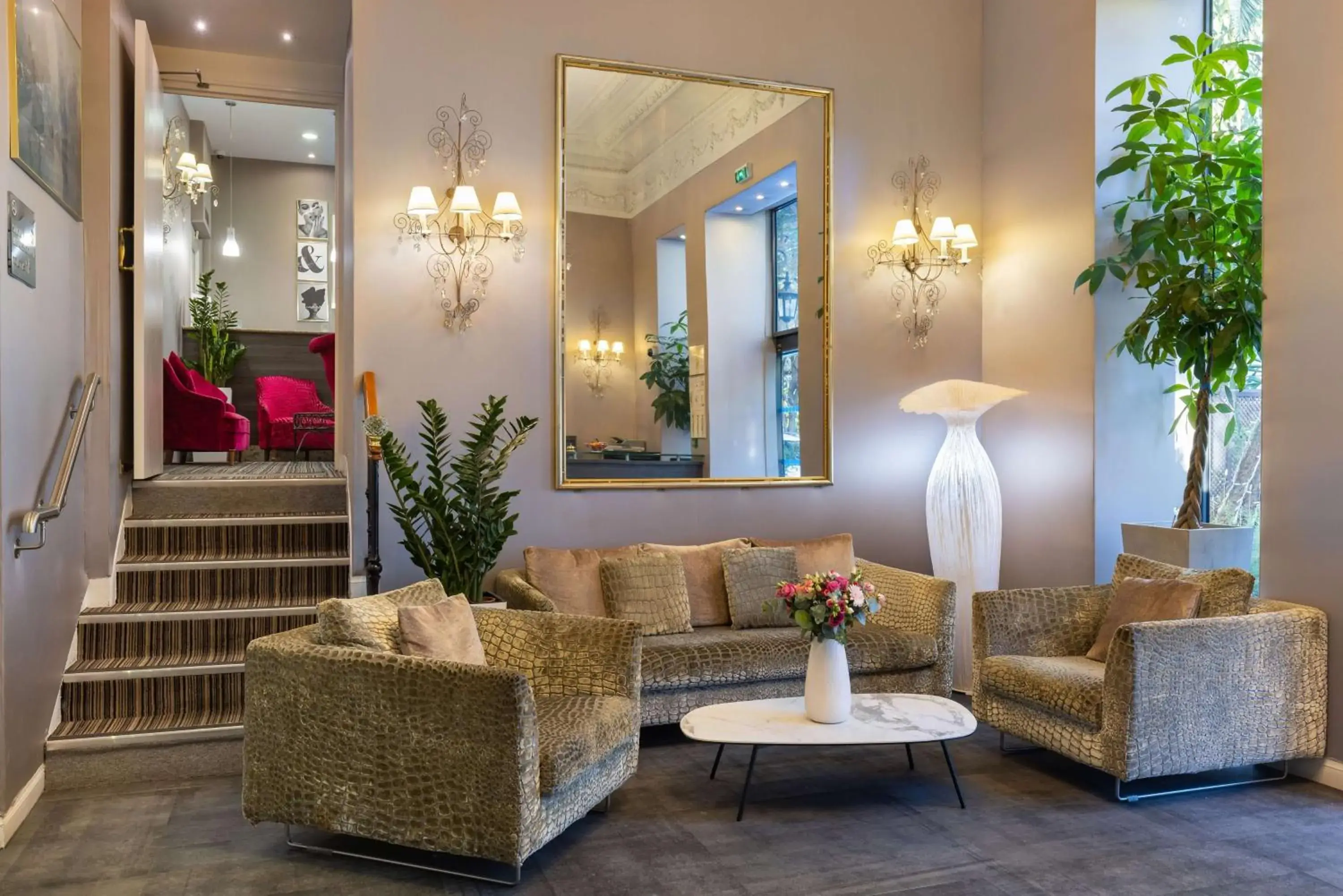 Lobby or reception in Best Western Hotel Lakmi Nice Lobby or reception in Best Western Hotel Lakmi Nice