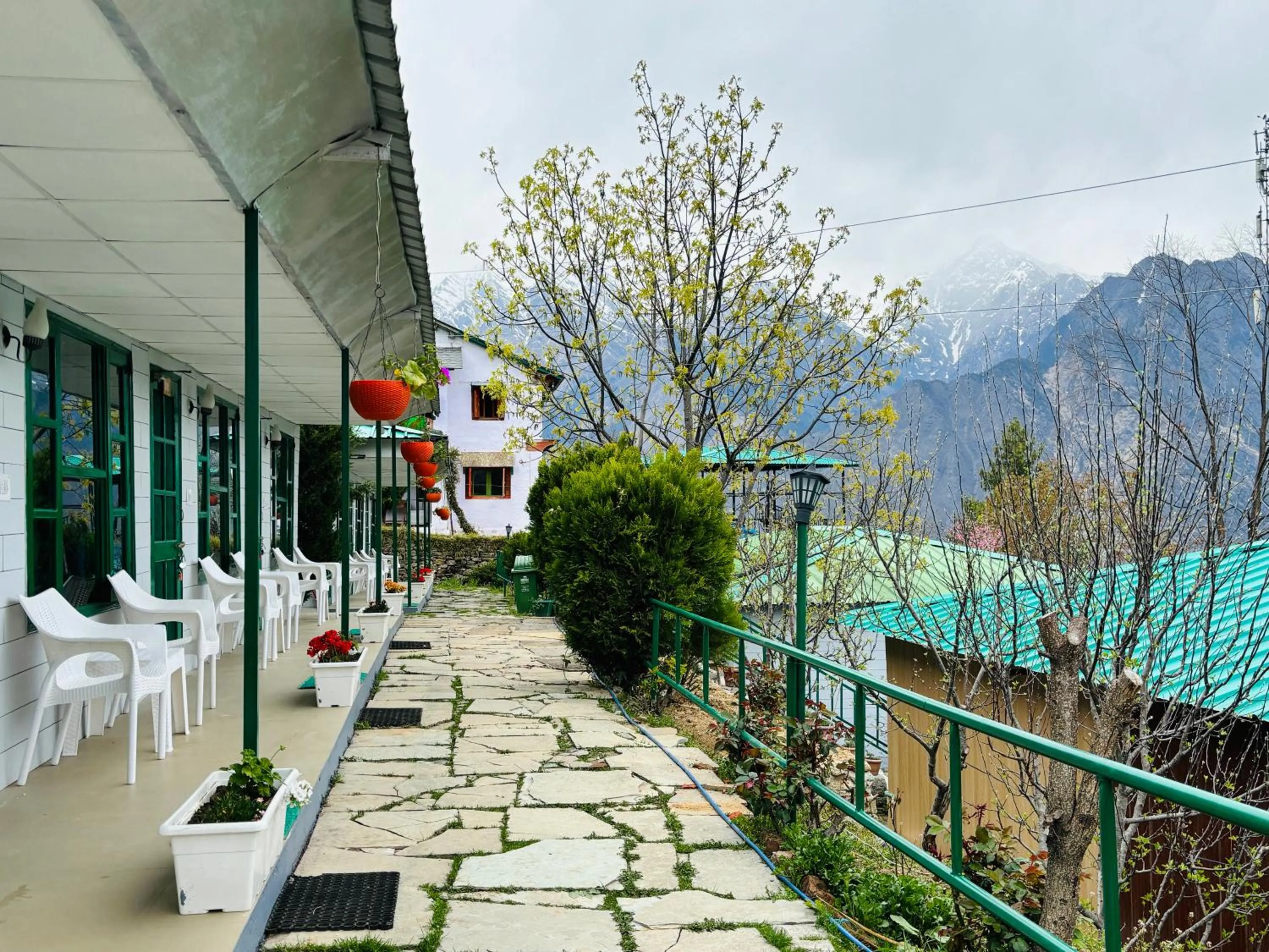 Property building in Himalayan High, Auli, By Himalayan Eco Lodges