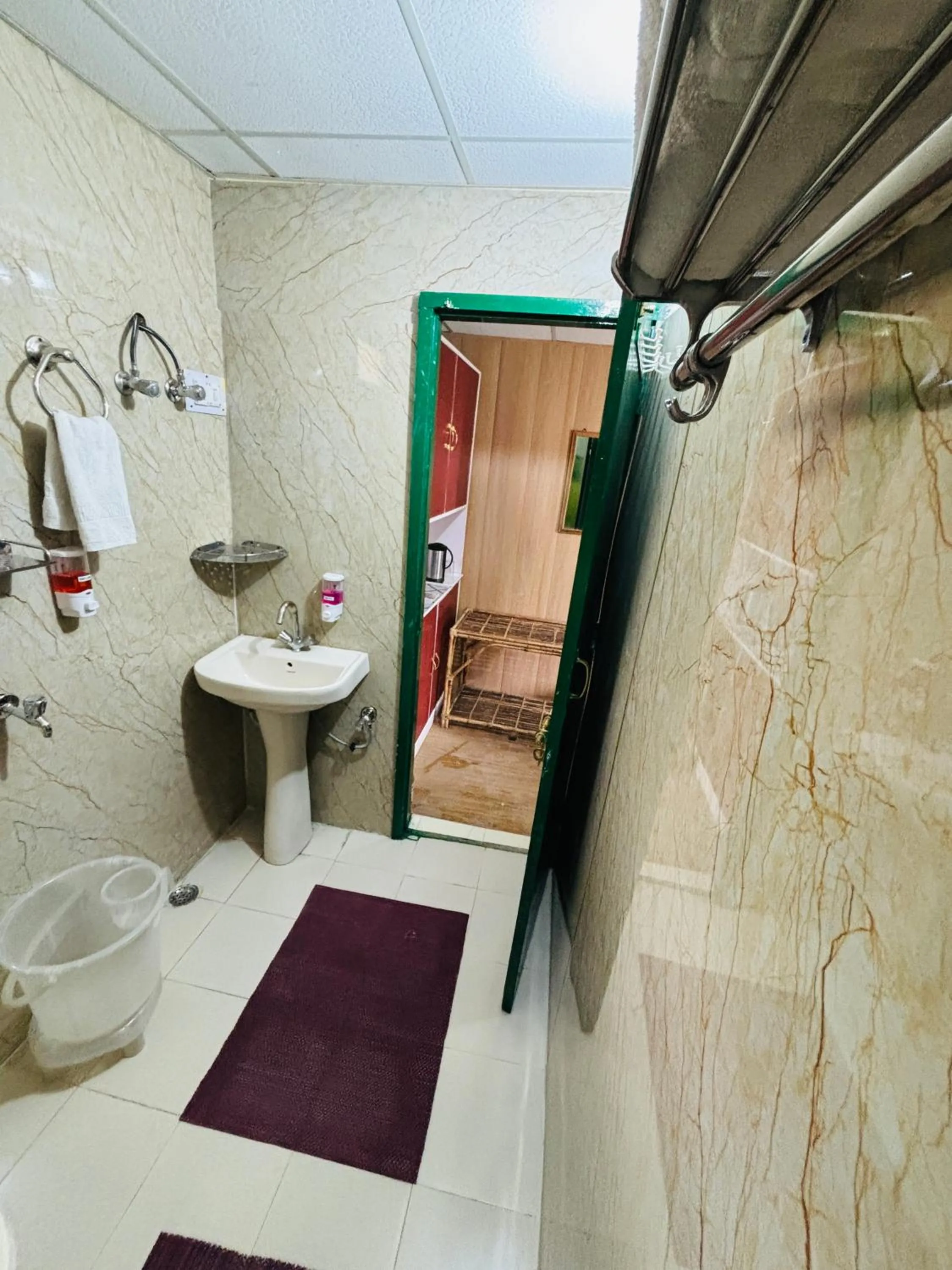 Toilet in Himalayan High, Auli, By Himalayan Eco Lodges