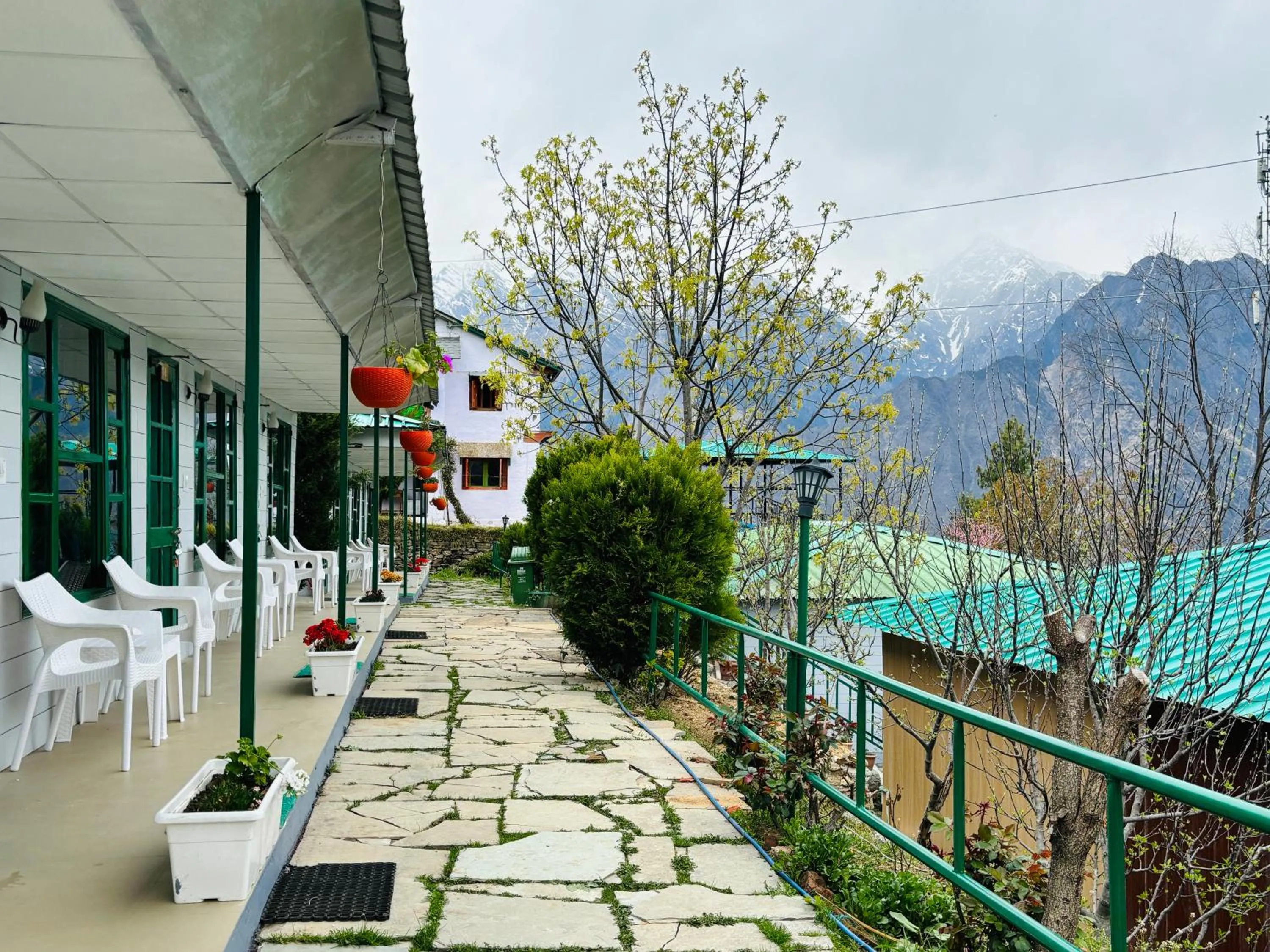 Property building in Himalayan High, Auli, By Himalayan Eco Lodges