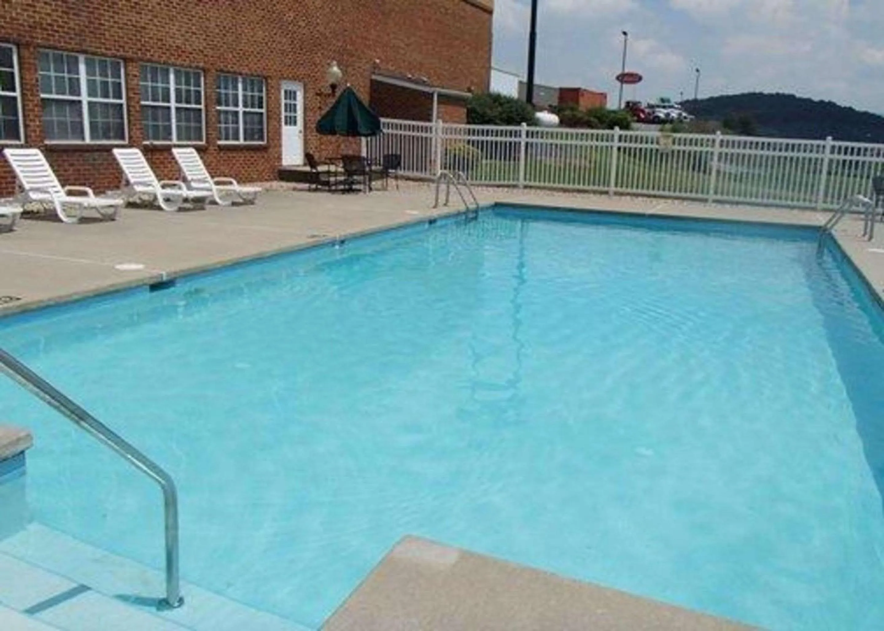 Swimming pool in Comfort Inn & Suites Raphine - Lexington near I-81 and I-64