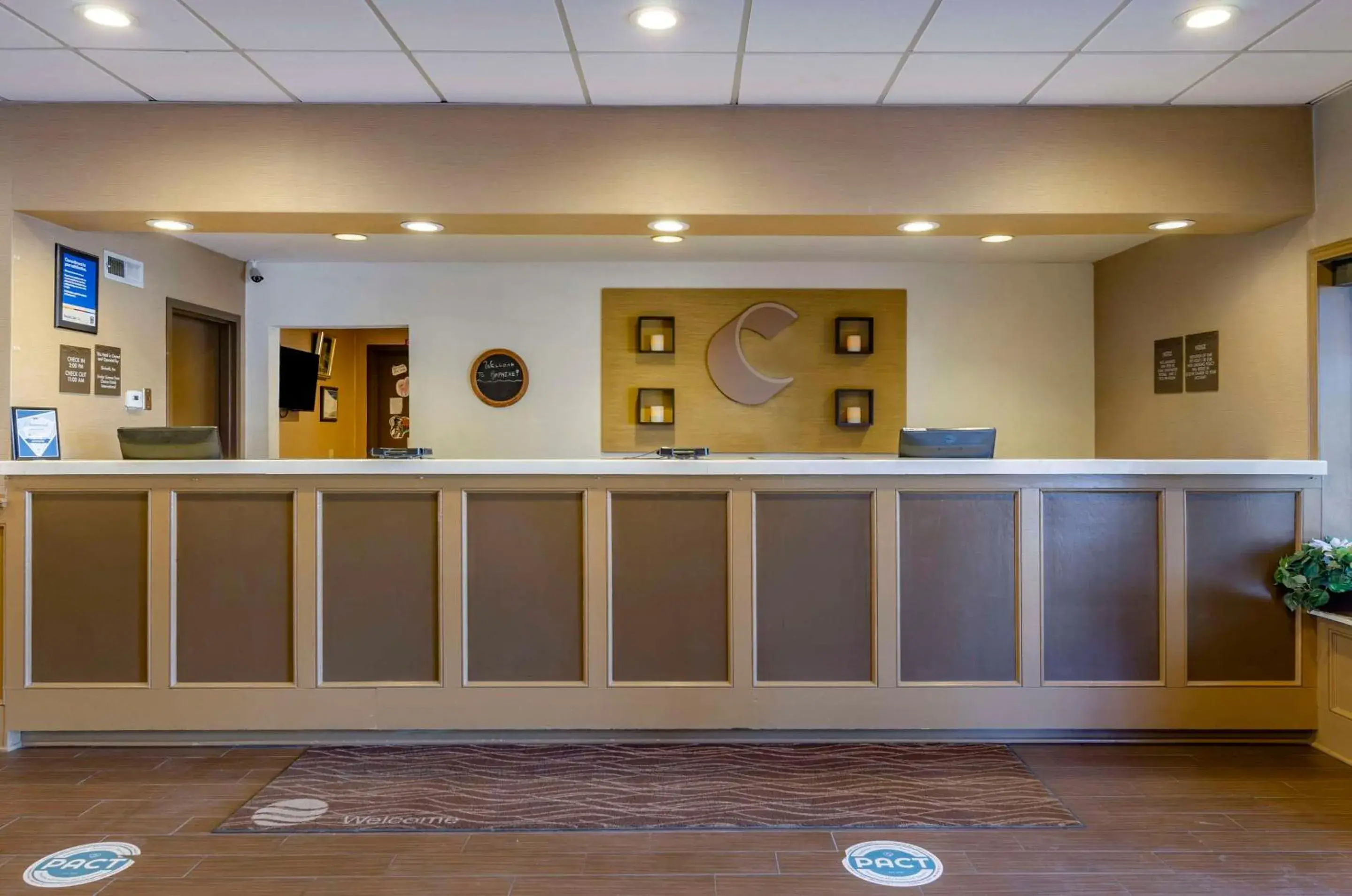 Lobby or reception in Comfort Inn & Suites Raphine - Lexington near I-81 and I-64 Lobby or reception in Comfort Inn & Suites Raphine - Lexington near I-81 and I-64