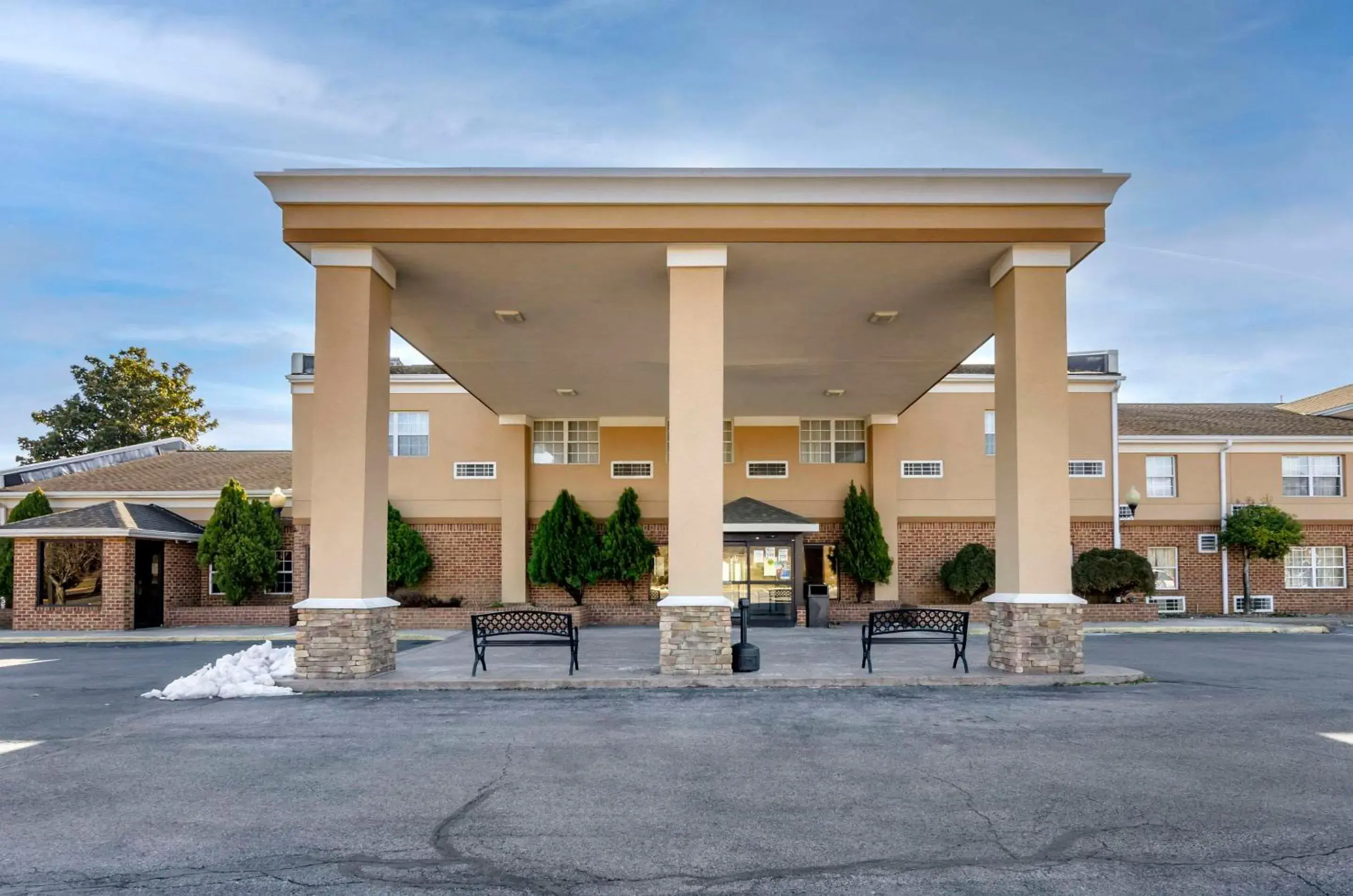 Property building in Comfort Inn & Suites Raphine - Lexington near I-81 and I-64 Property building in Comfort Inn & Suites Raphine - Lexington near I-81 and I-64