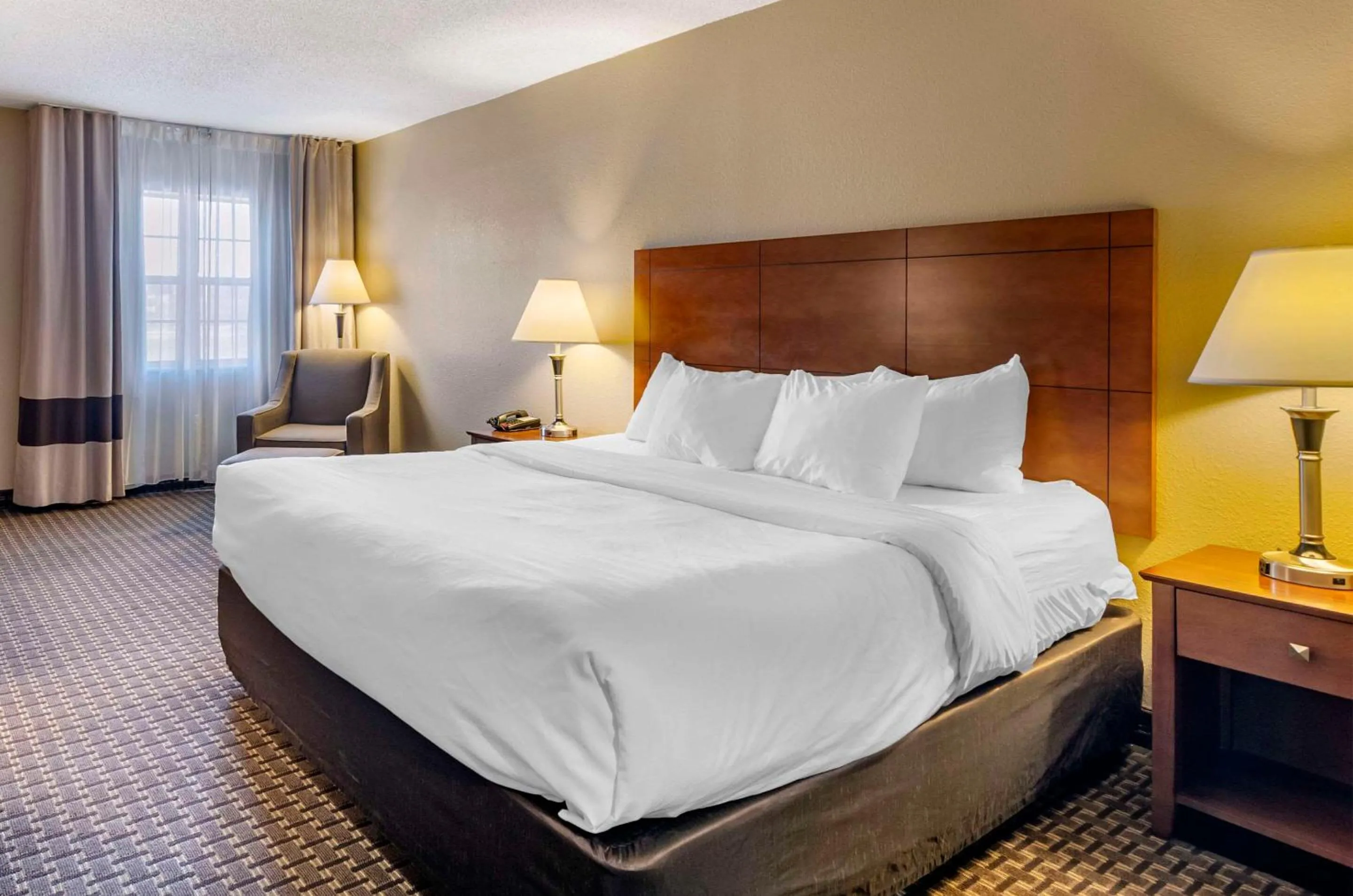 Bedroom, Bed in Comfort Inn & Suites Raphine - Lexington near I-81 and I-64