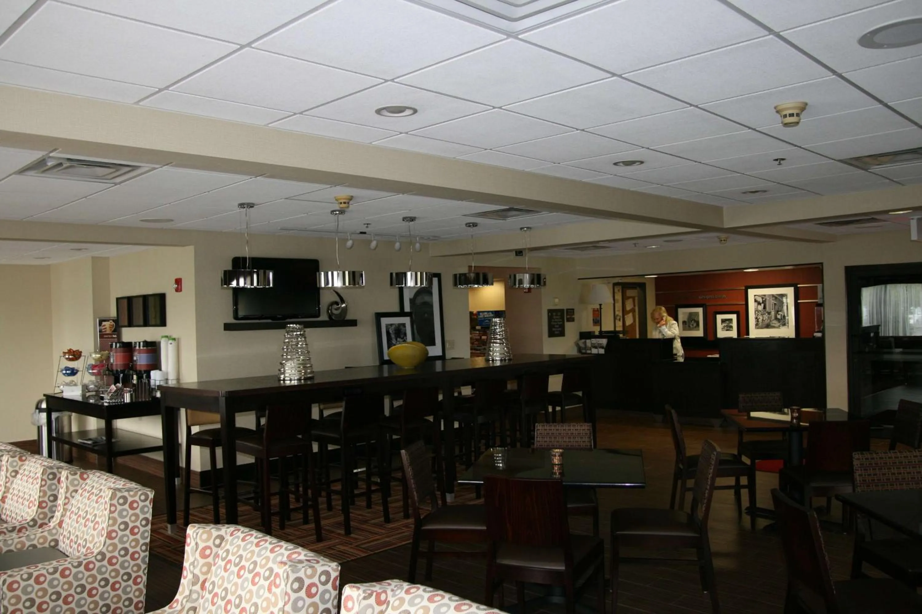 Dining area in Hampton Inn Uniontown
