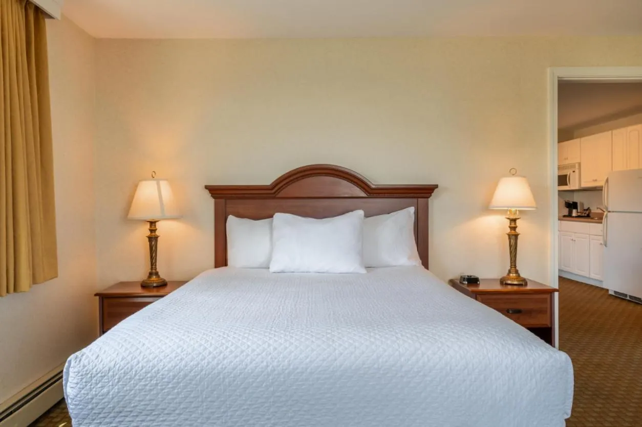 Bed in Ogunquit Hotel and Suites