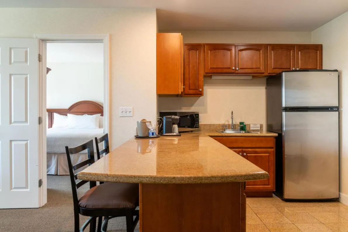 Kitchen or kitchenette in Ogunquit Hotel and Suites