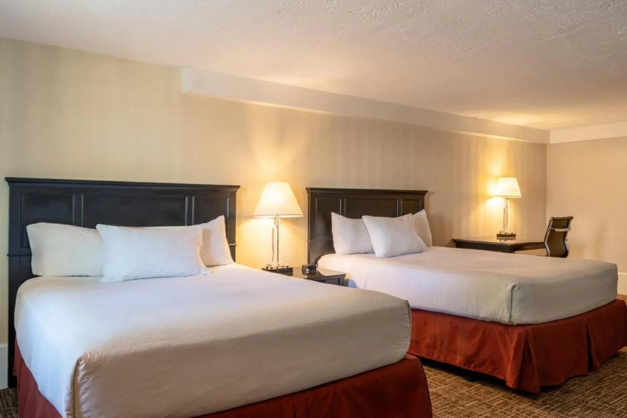 Bedroom, Bed in Ogunquit Hotel and Suites