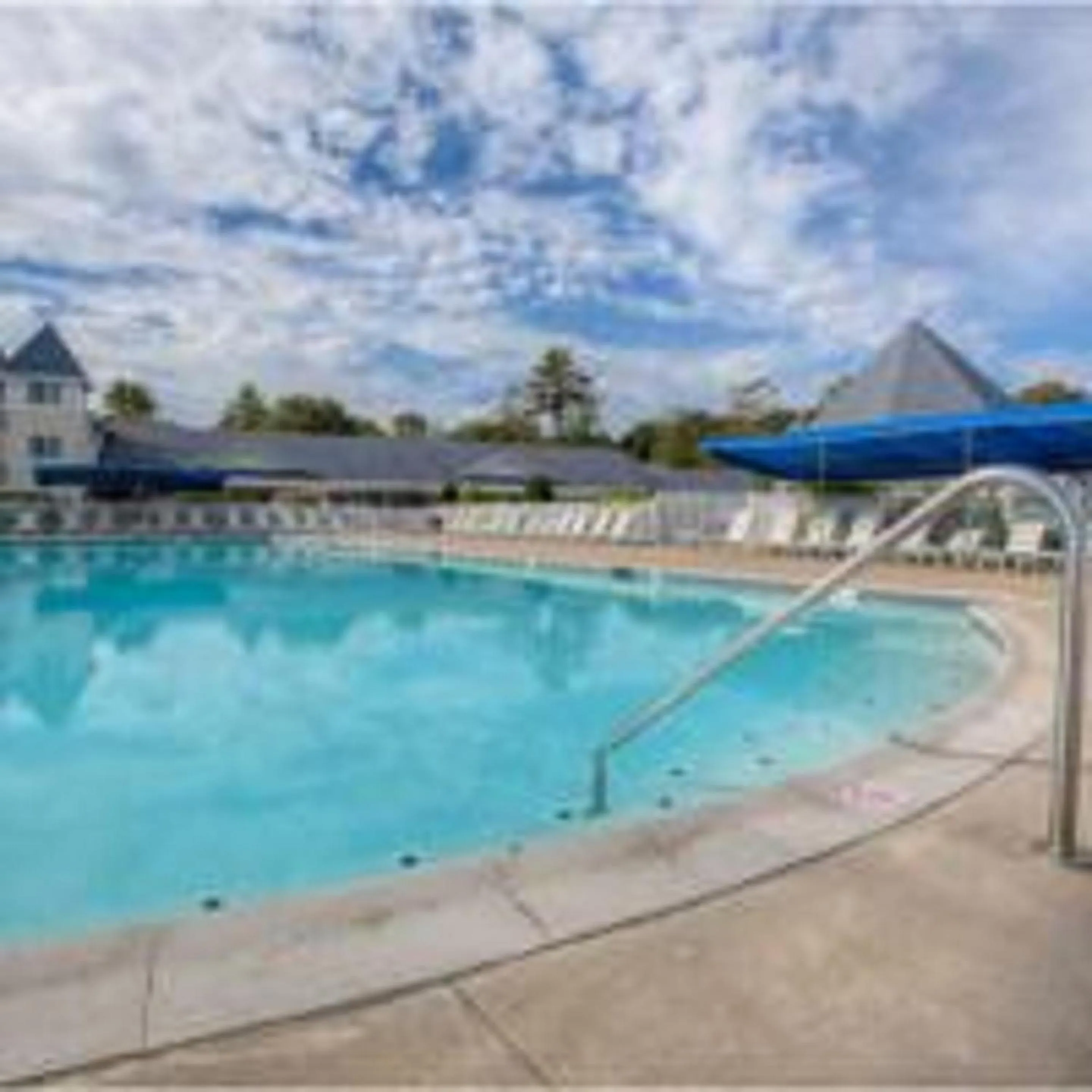 Swimming pool in Ogunquit Hotel and Suites