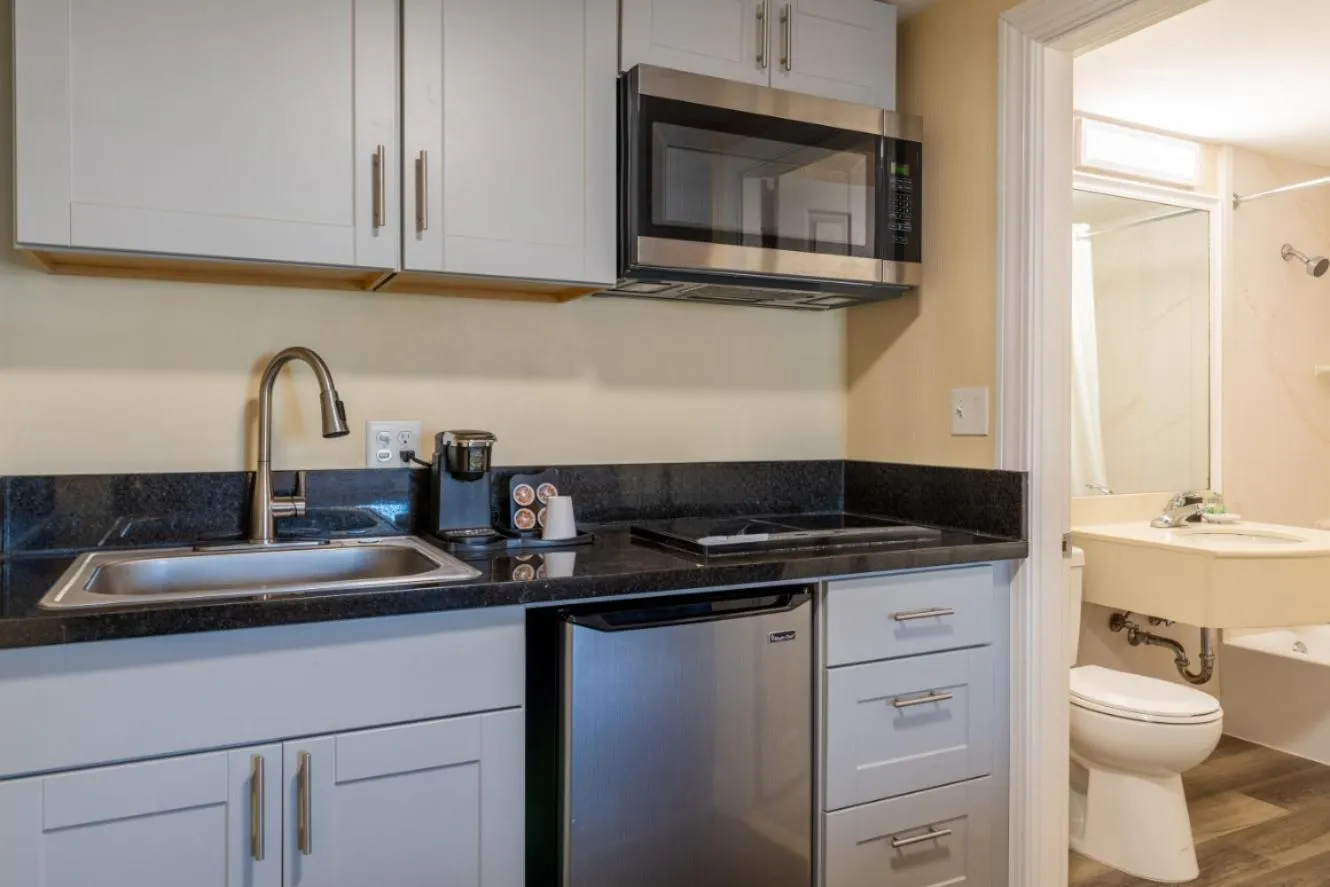 Kitchen or kitchenette in Ogunquit Hotel and Suites