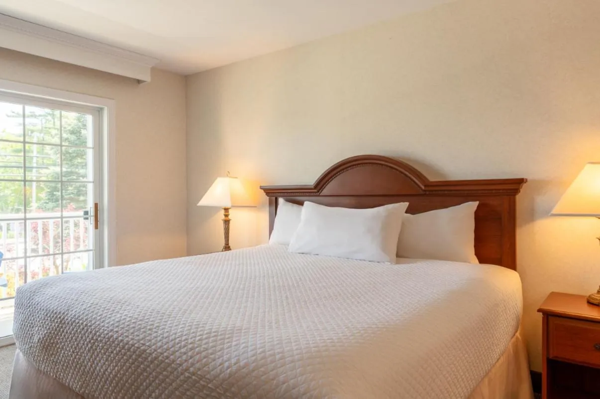 Bed in Ogunquit Hotel and Suites