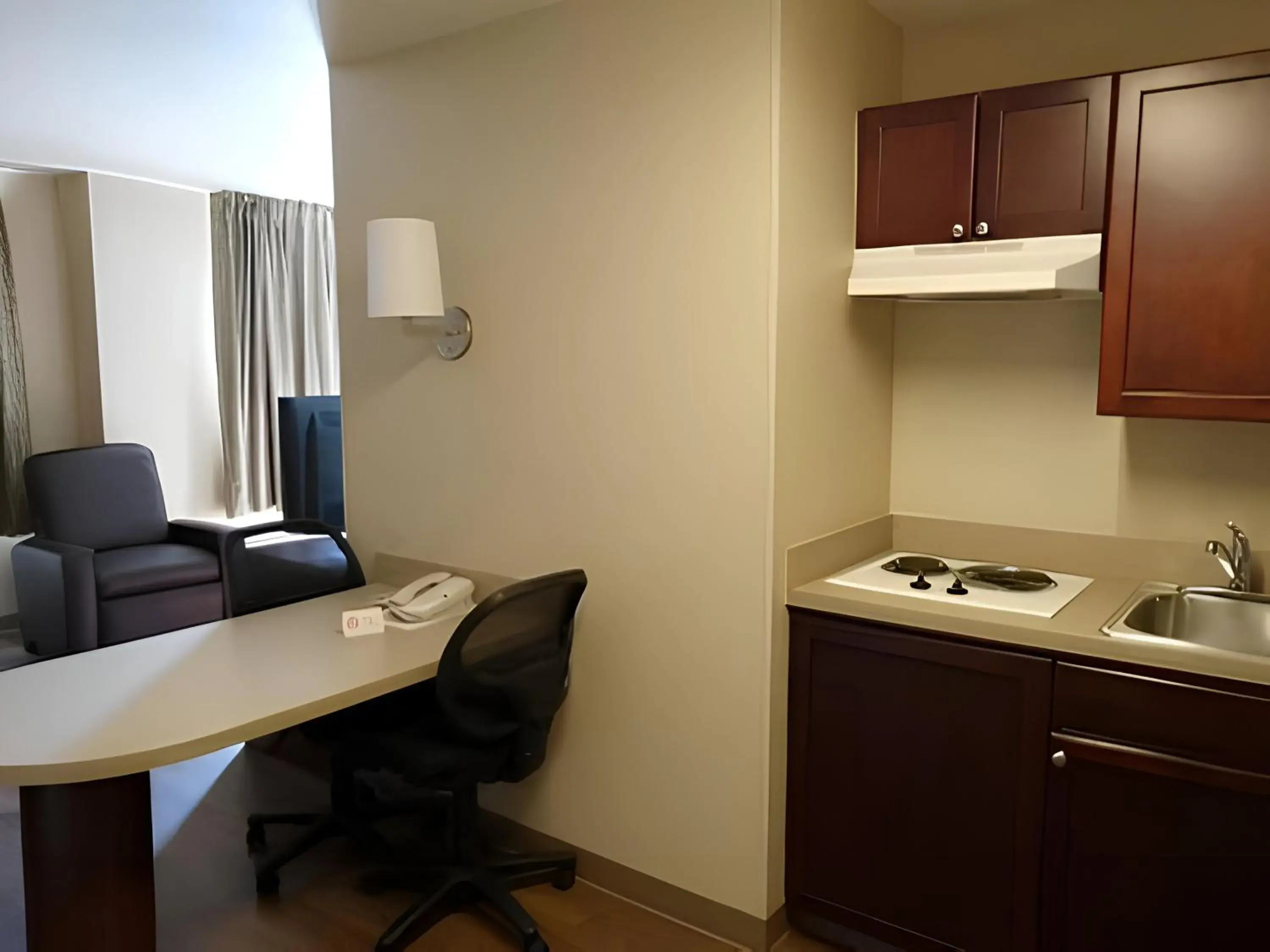 Photo of the whole room, Kitchen/Kitchenette in Lonestar Suites