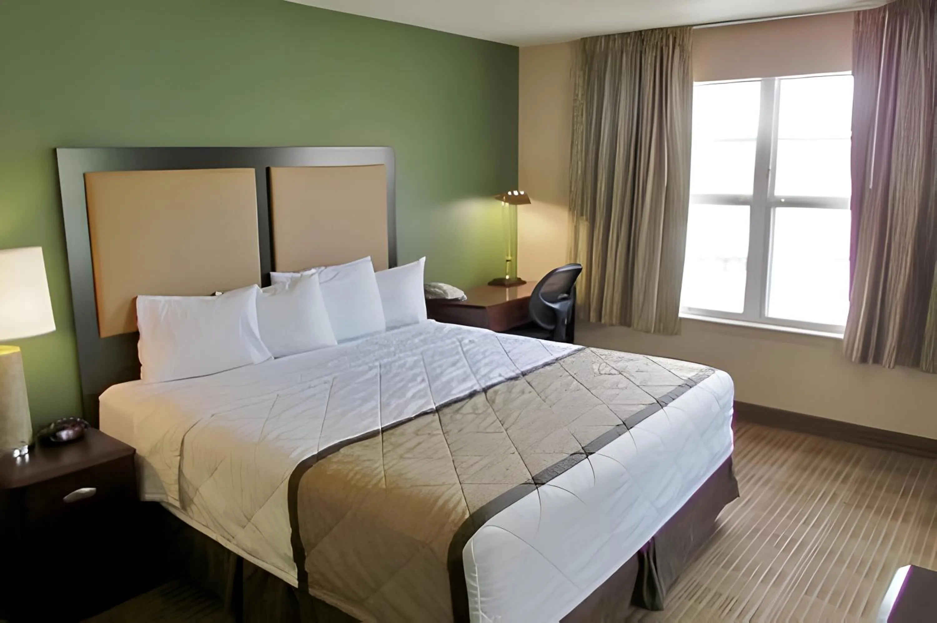 Photo of the whole room, Bed in LoneStar Suites